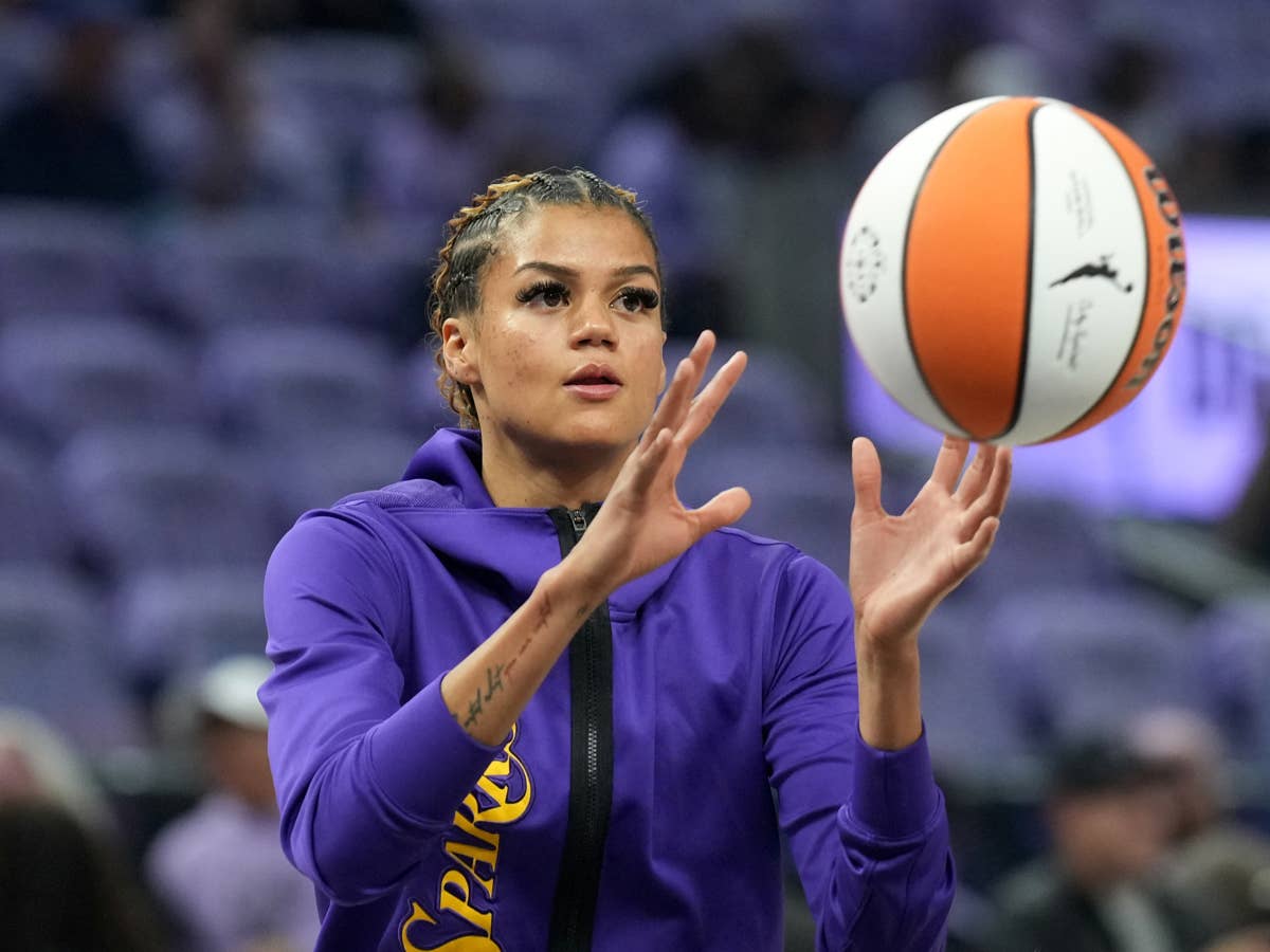 1200x900 Rae Burrell Steals the Spotlight With Stunning Pregame Outfit