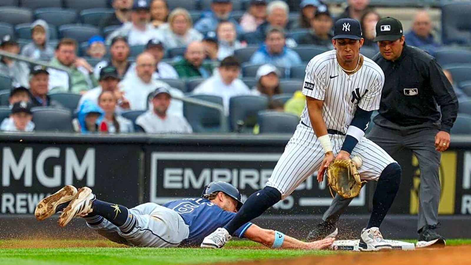1600x900 Yankees&; Oswaldo Cabrera (leg) taken off field in ambulance