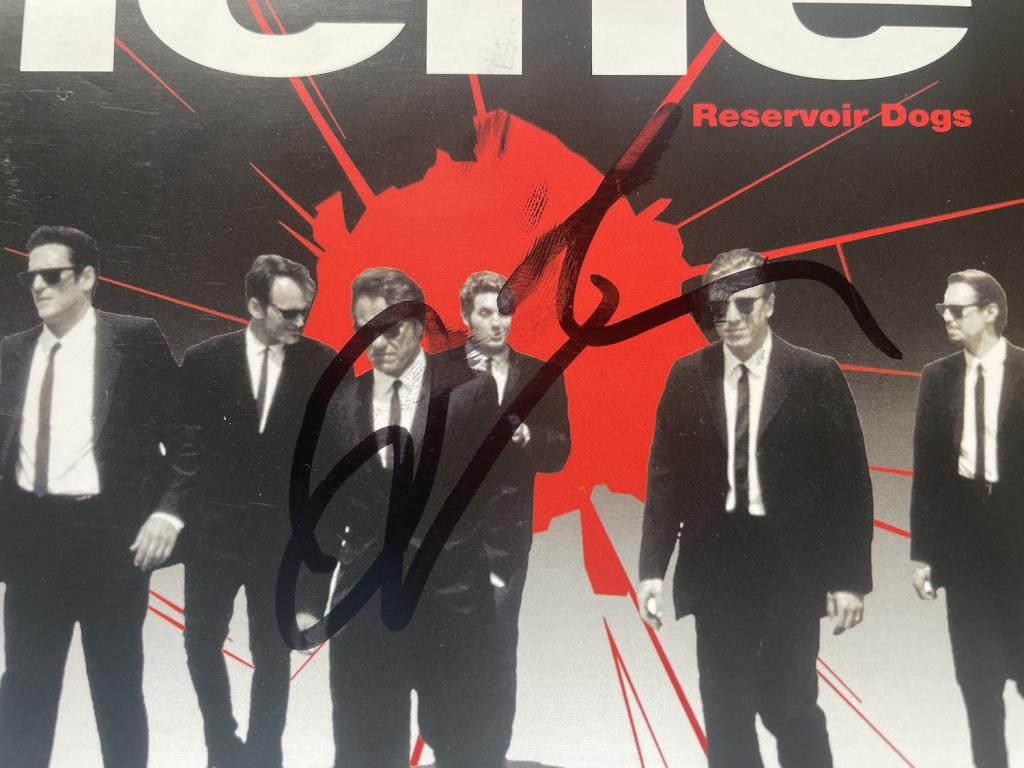1024x768 AUTOGRAFO DI QUENTIN TARANTINO REGISTA COPERTINA BLU RAY FILM LE IENE