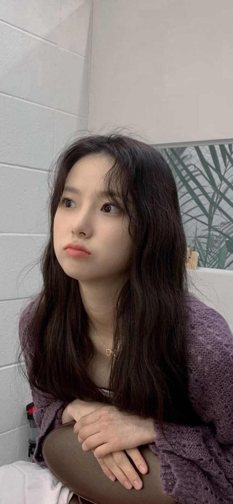 887x1920 Choi Yujin Wallpaper