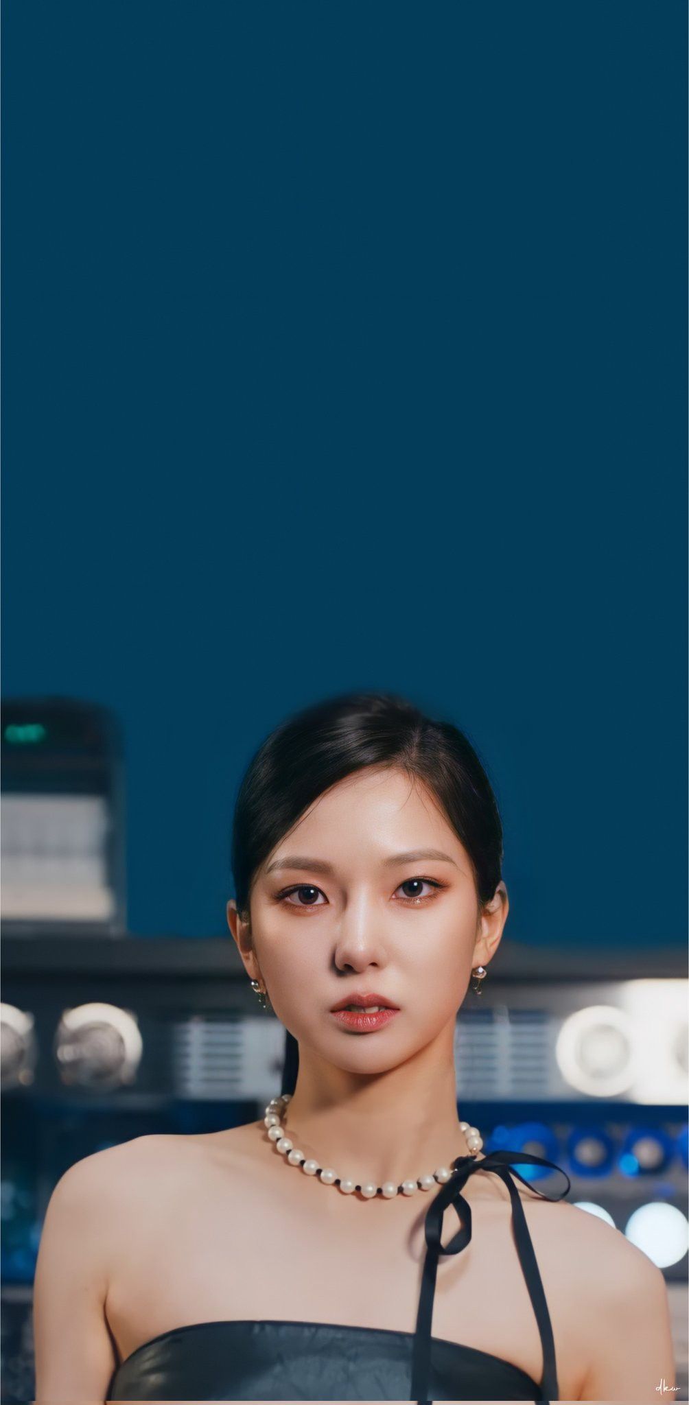 1004x2048 Choi Yujin Wallpaper