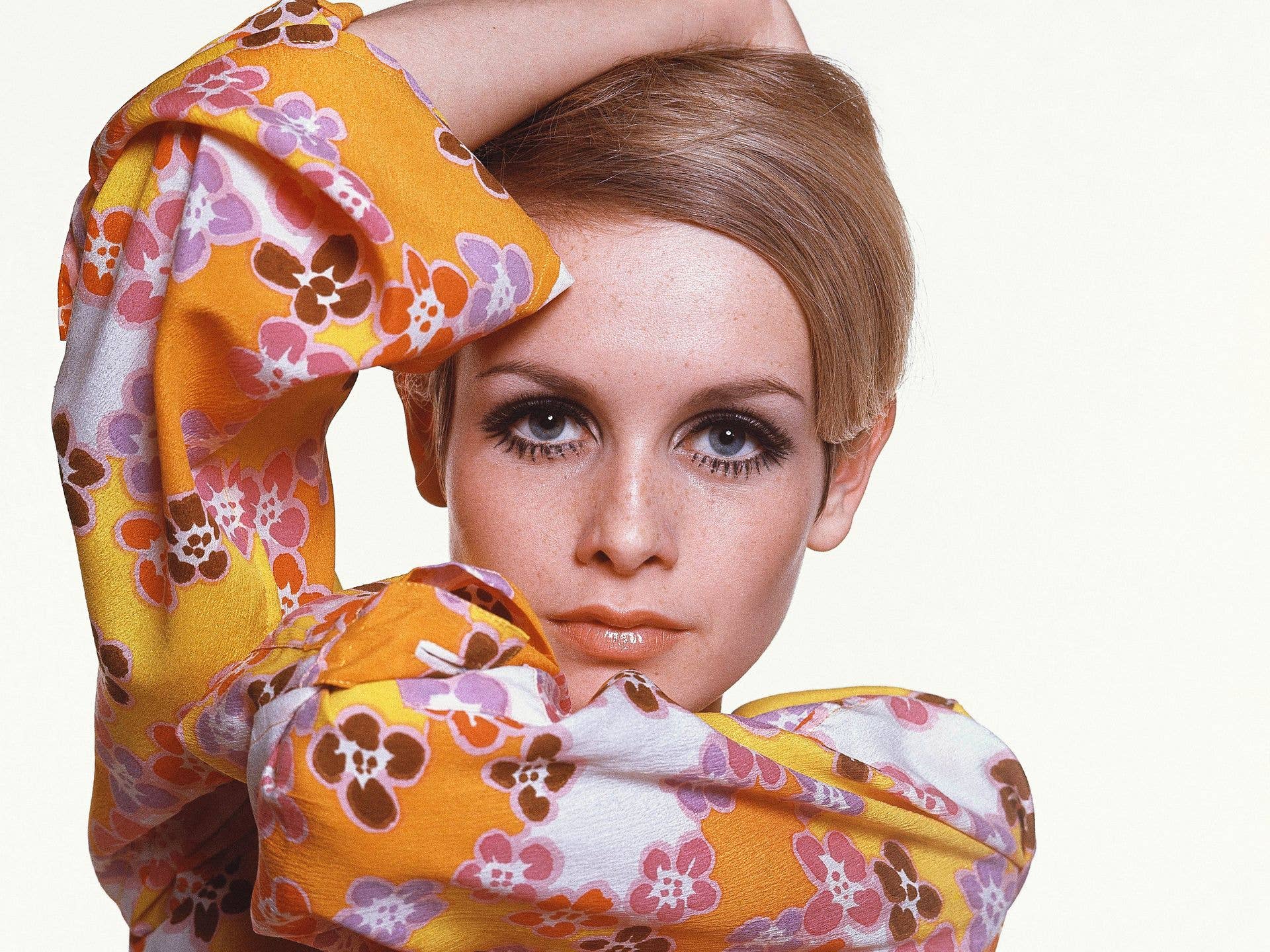 1920x1440 Twiggy turns 75: Her 10 most iconic 60's fashion moments