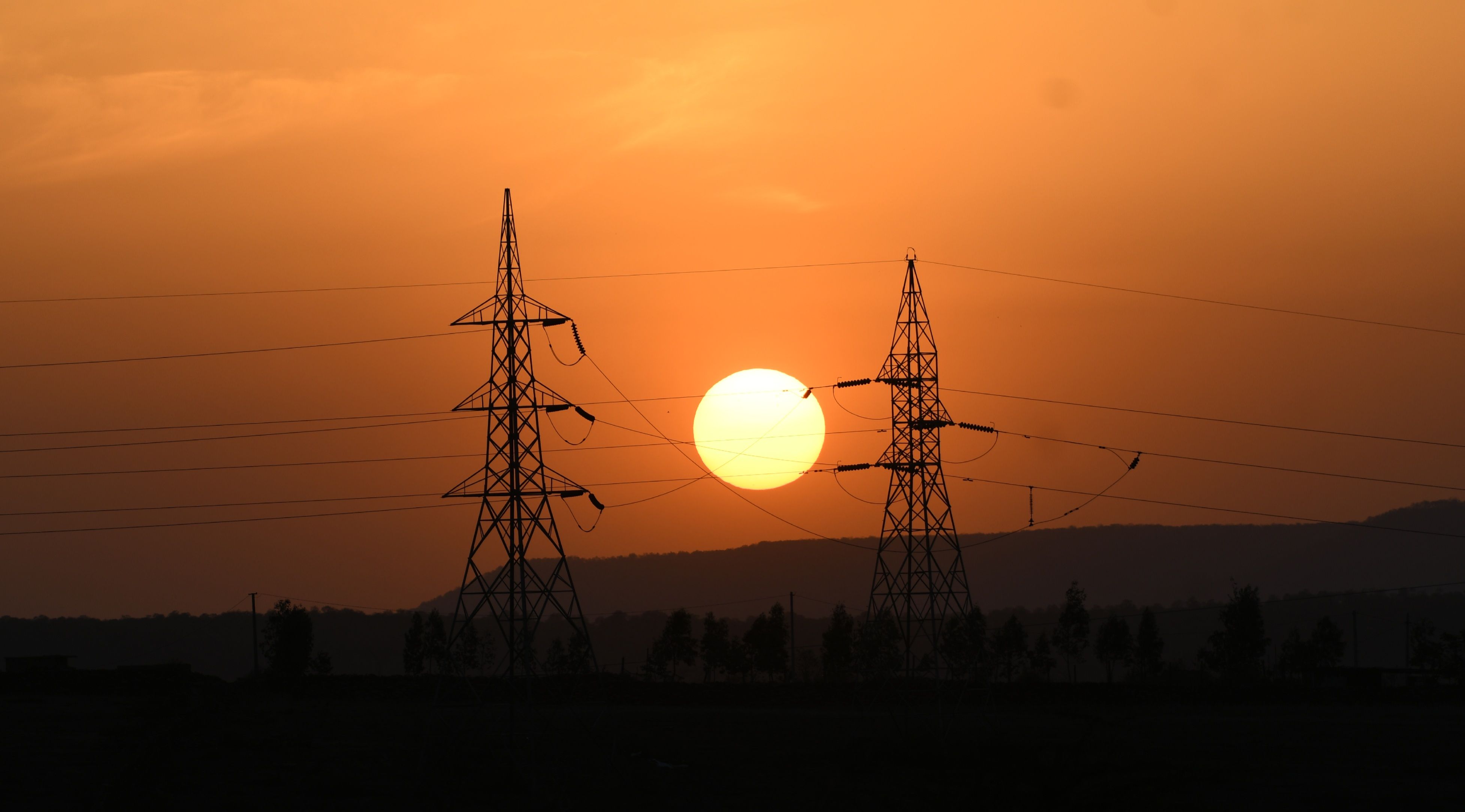3910x2168 Electricity Pylons at Sunset · Free