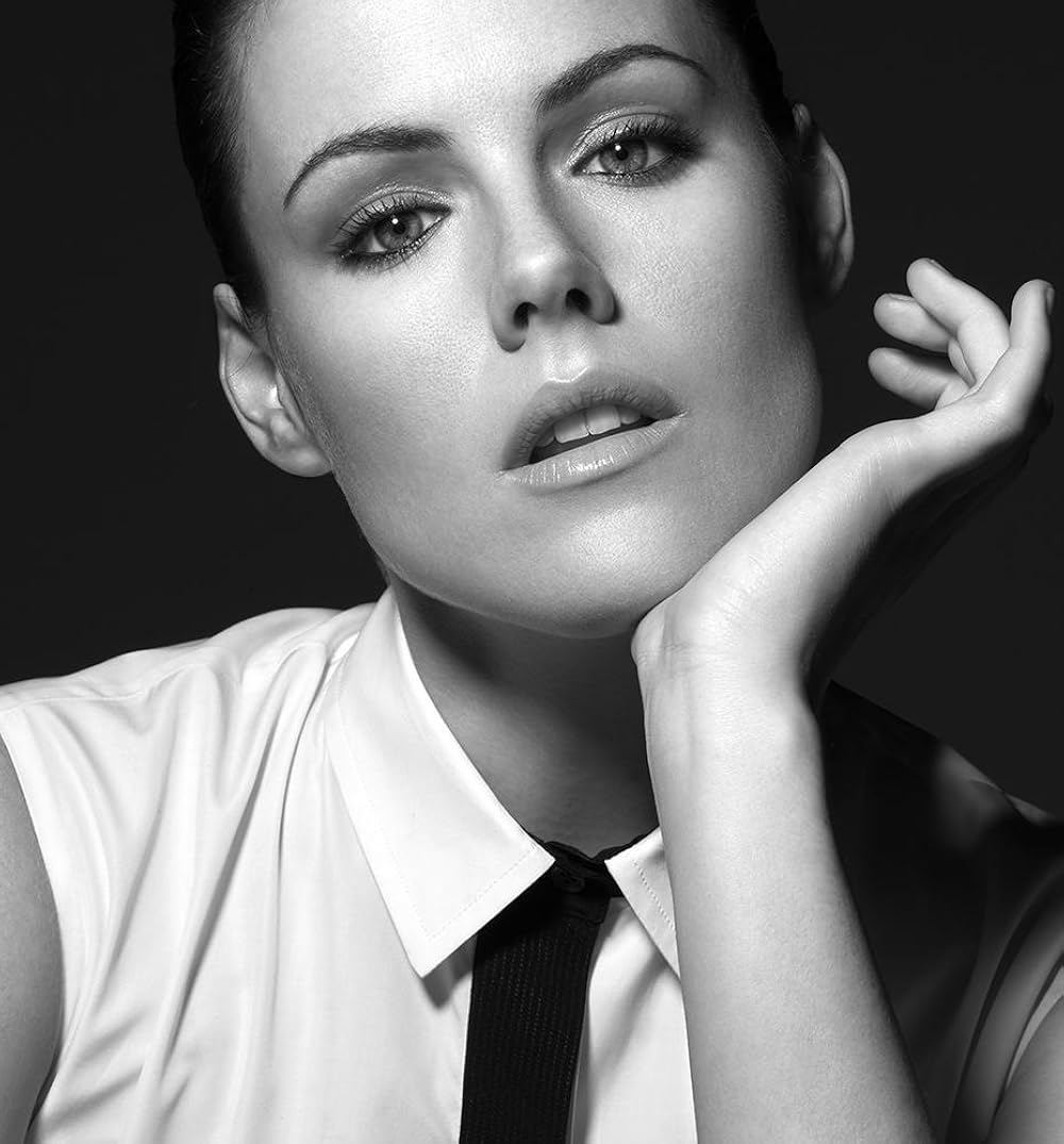 1000x1075 Kathleen Robertson