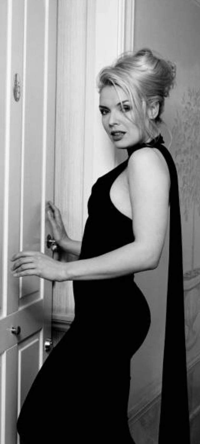 640x1422 Kathleen robertson 90s. Billie piper dress, Billie piper wallpaper, Kim wilde