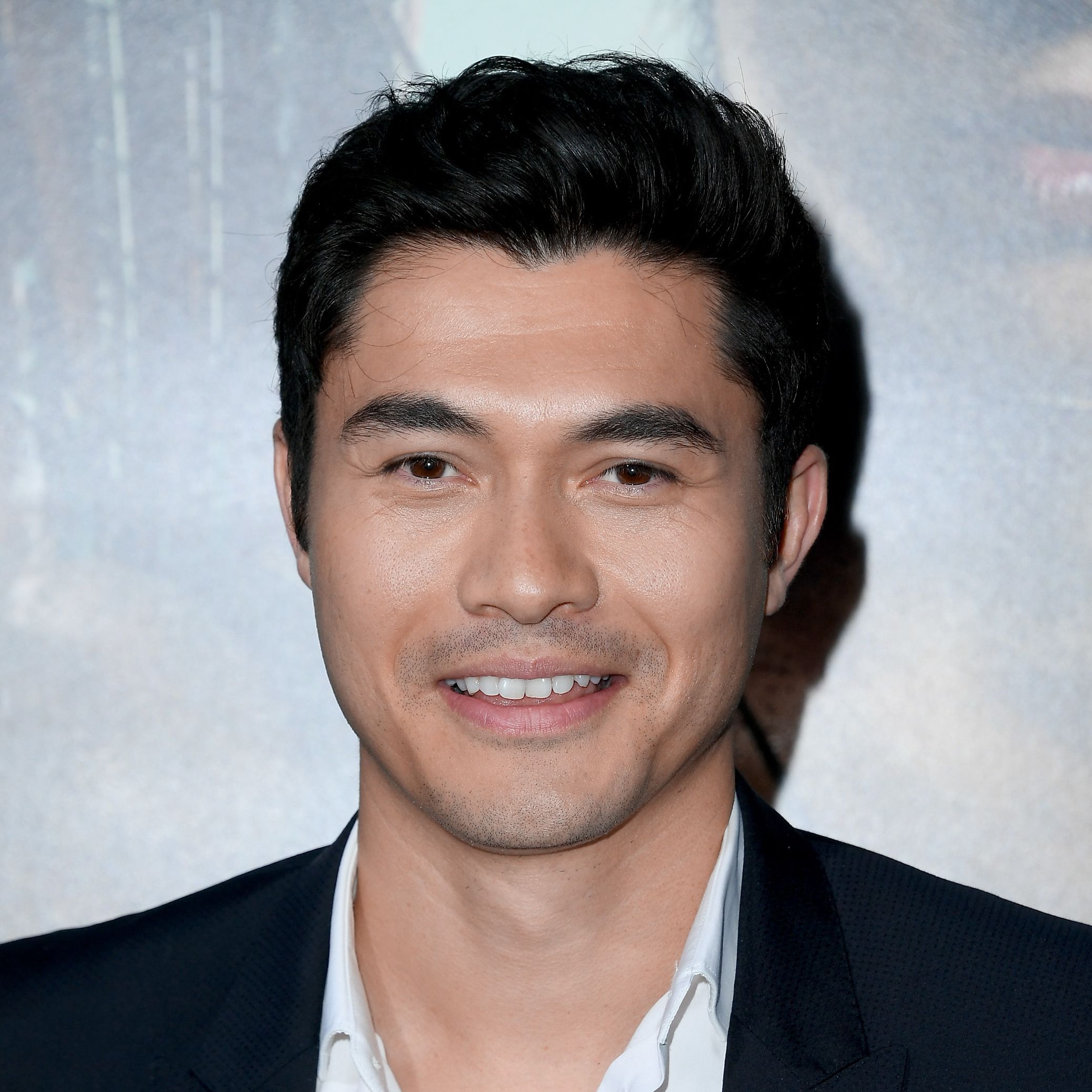 2075x2075 Henry Golding Styles His Mom's Hair for Crazy Rich Asians Movie Premiere