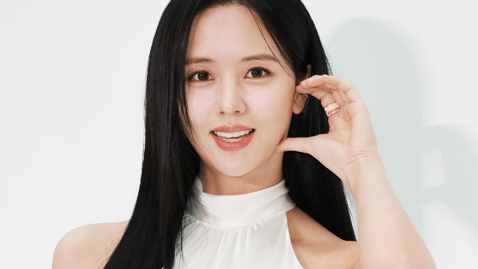 1600x900 Yuna Kim's Pure Visuals.♥Ko Woo Rim Also Hits 'Like'