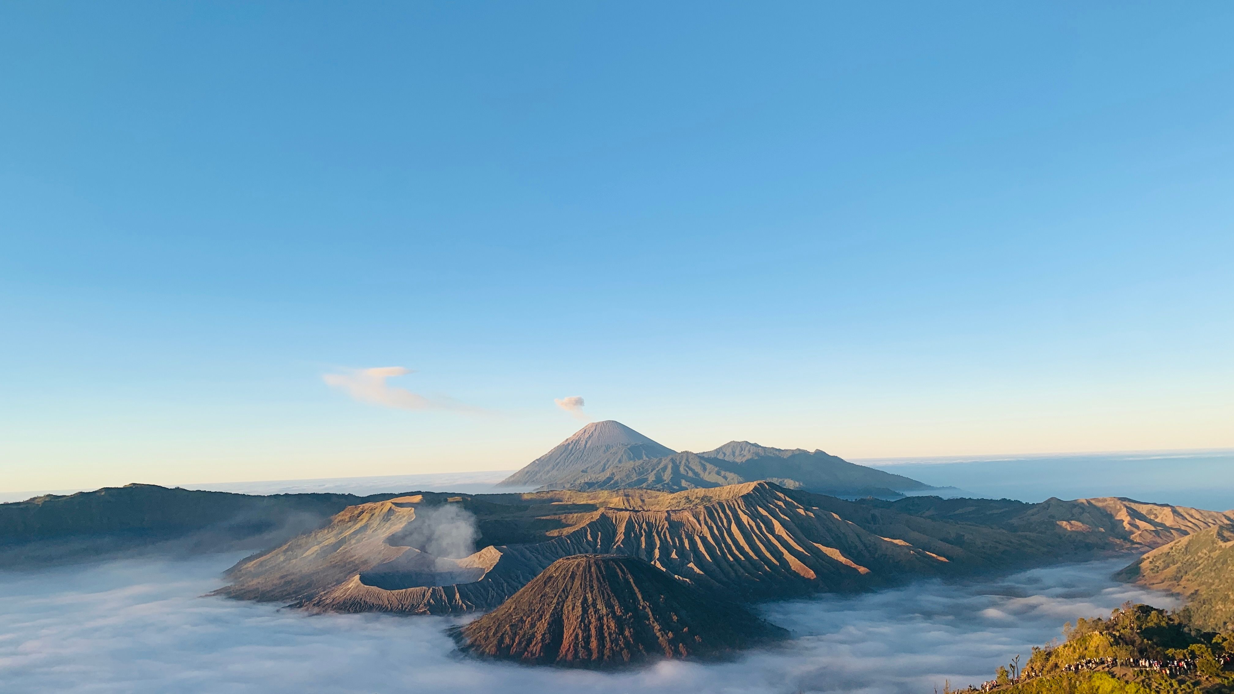 4032x2268 Stunning Sunrise at Mount Bromo, Indonesia · Free