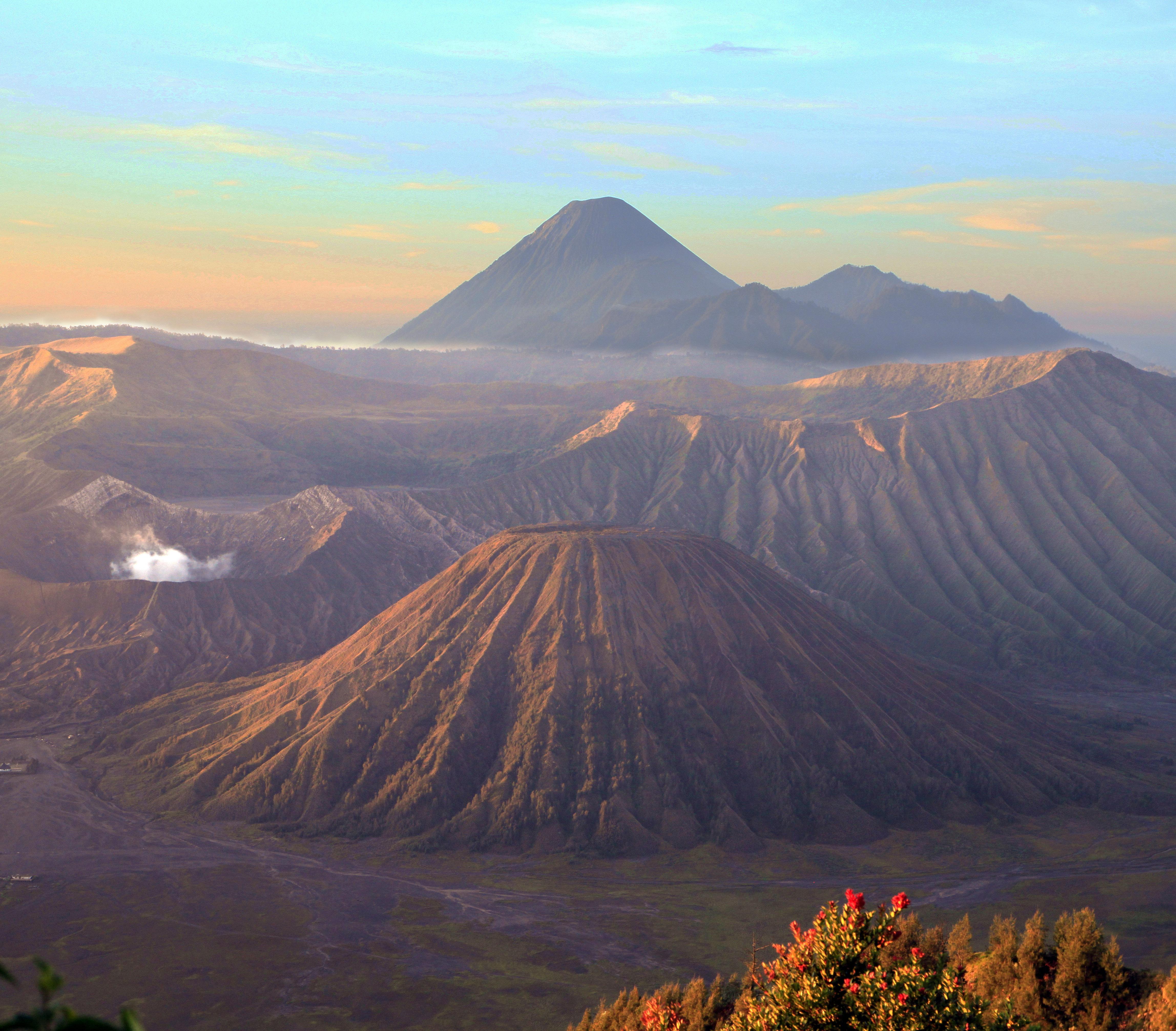 4591x4024 Indonesia has amazing views. Mount Bromo. [OG][4591x4024]