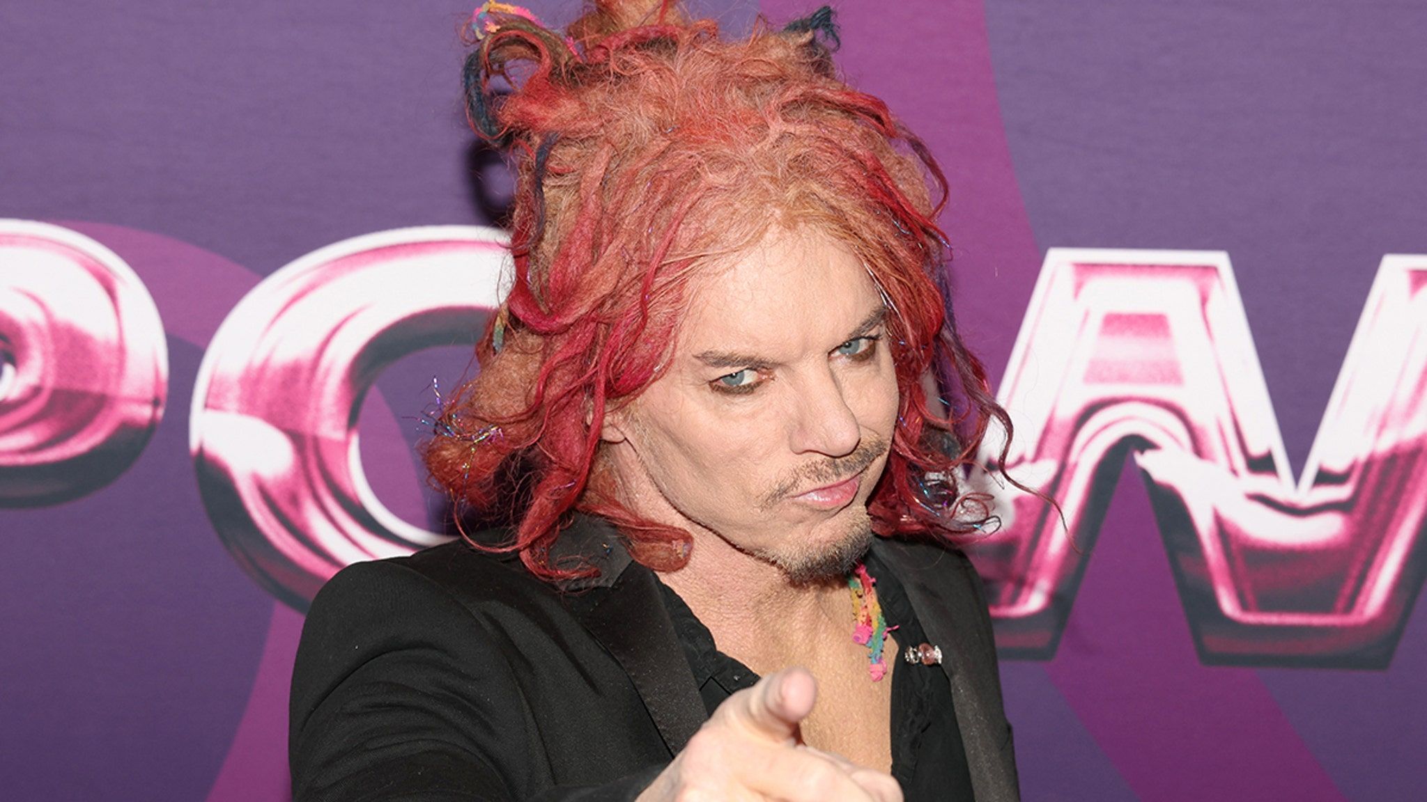 2048x1152 Cops Show Up to Carrot Top's Las Vegas Home Following Suicide Attempt