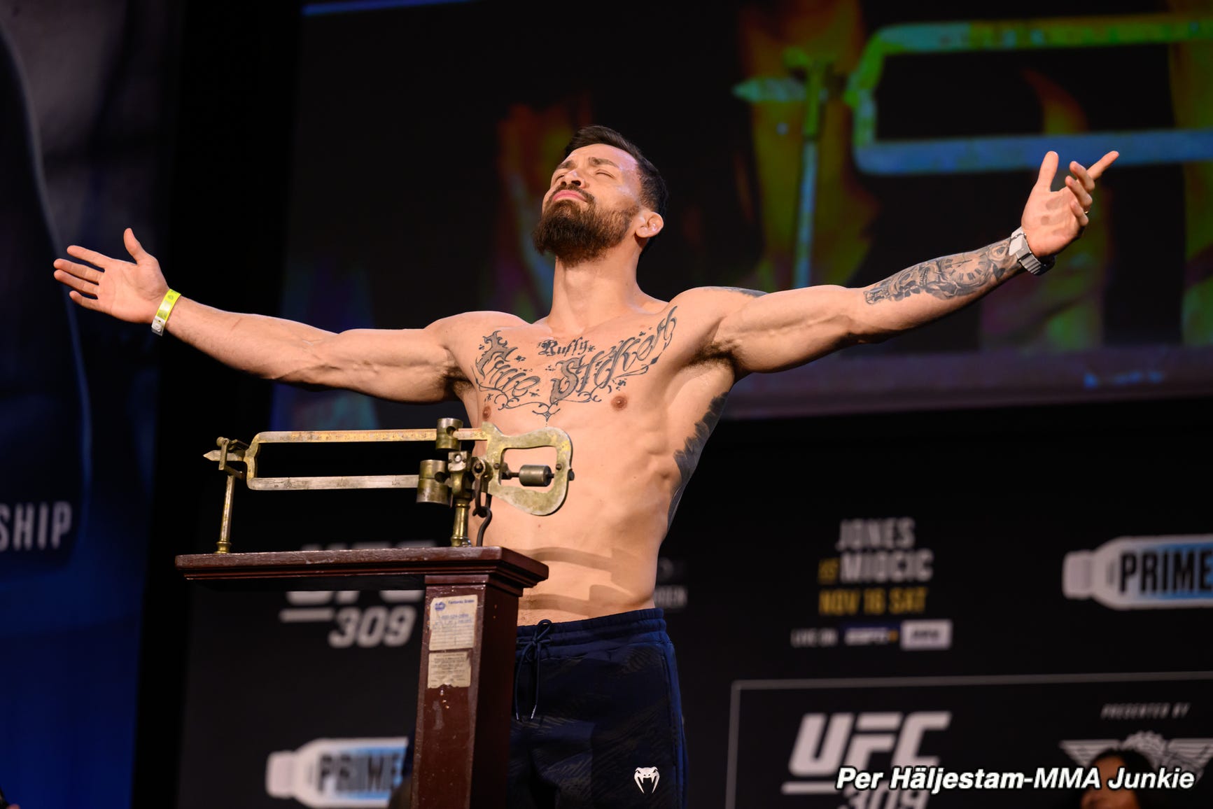 1733x1156 Mauricio Ruffy def. James Llontop at UFC 309: Best photo