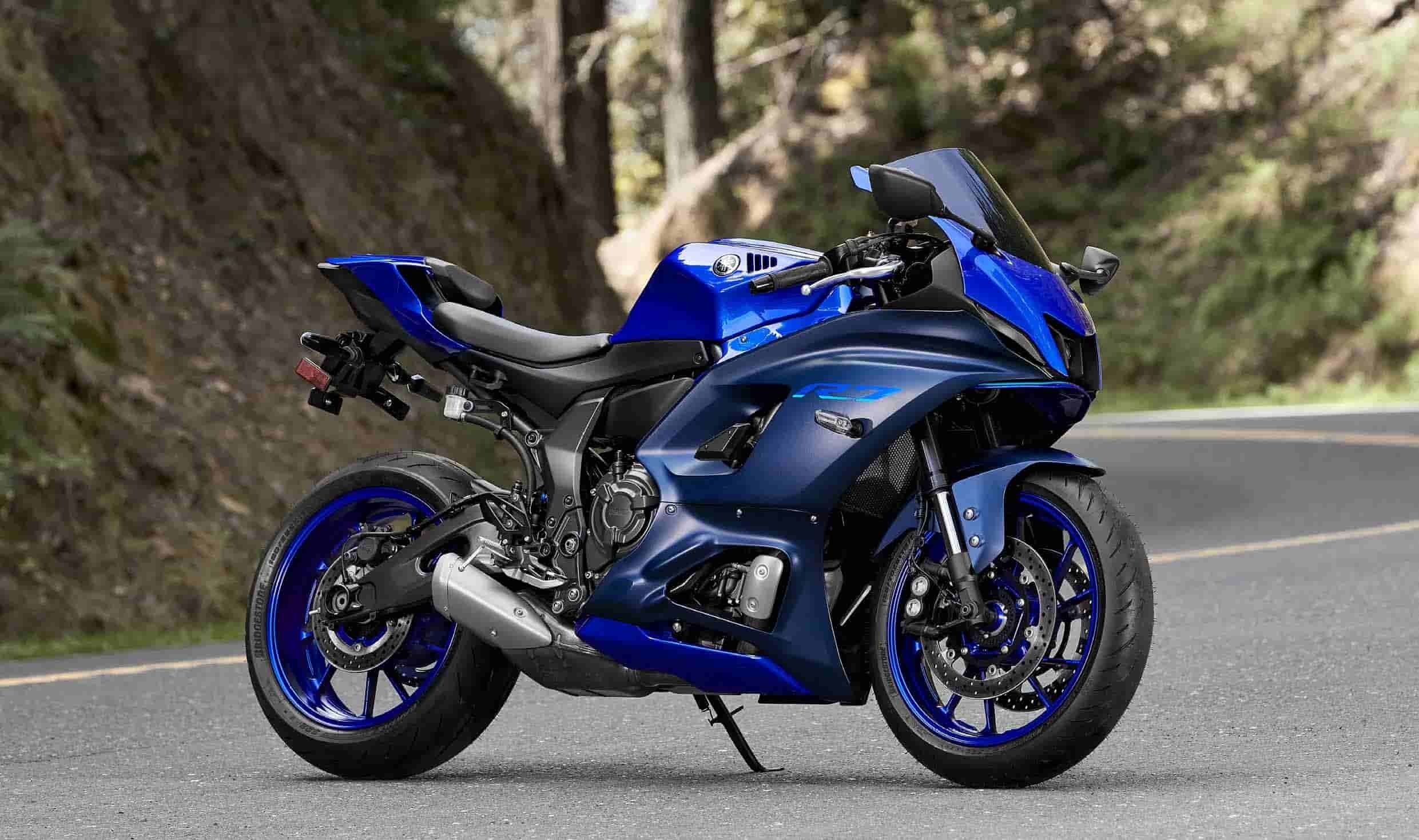 2481x1469 Yamaha YZF R7 Wallpaper
