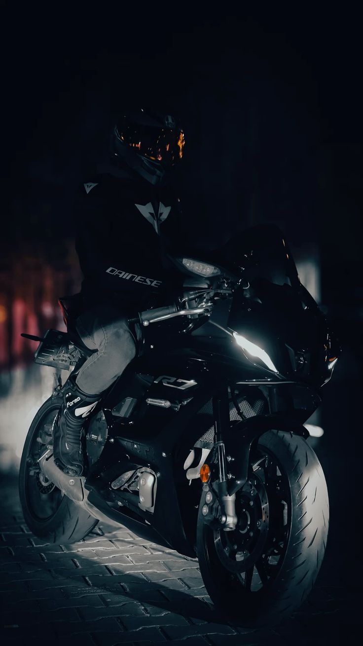 736x1308 Yamaha r7