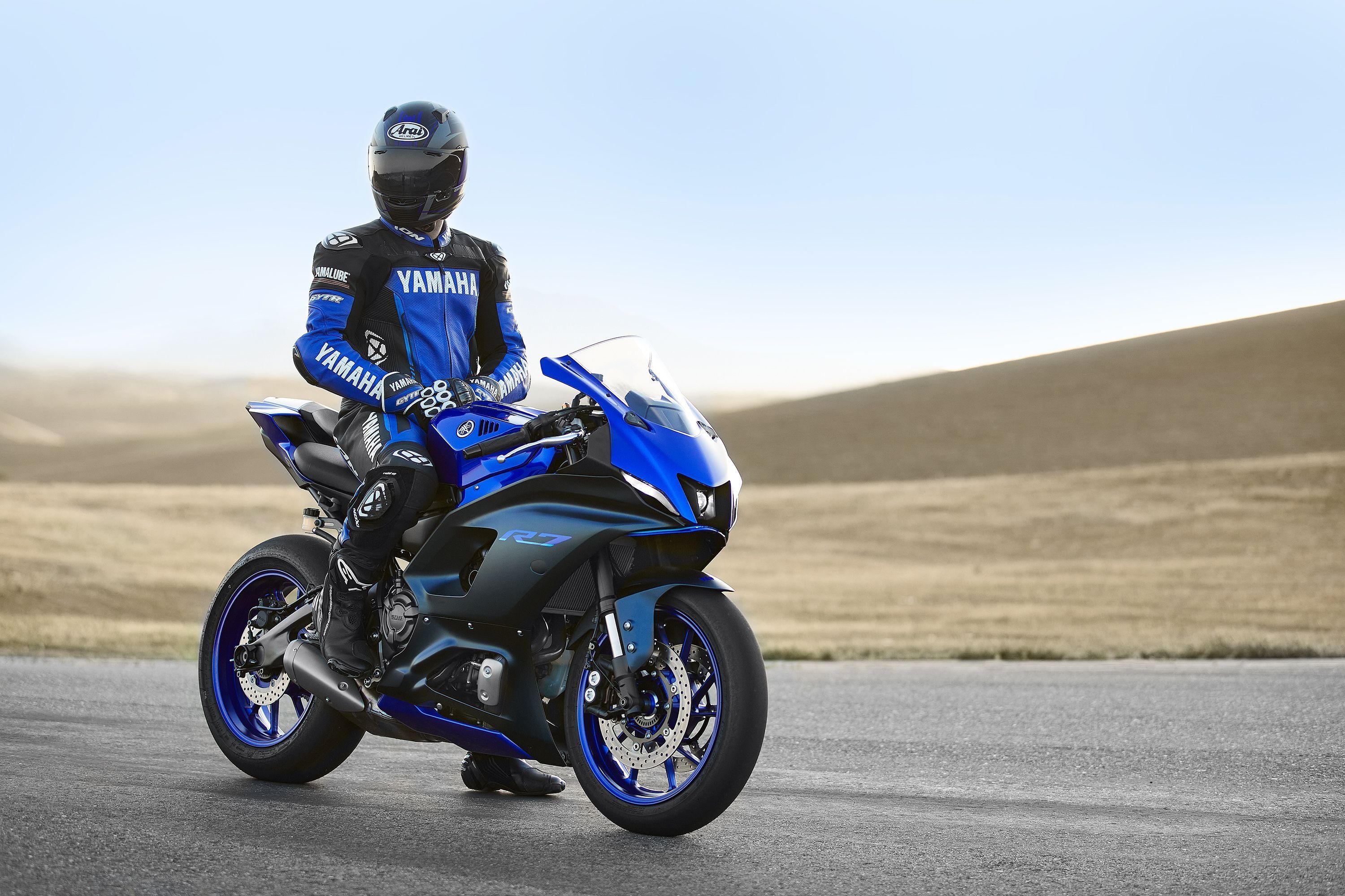 3000x2000 Yamaha YZF R7 Wallpaper