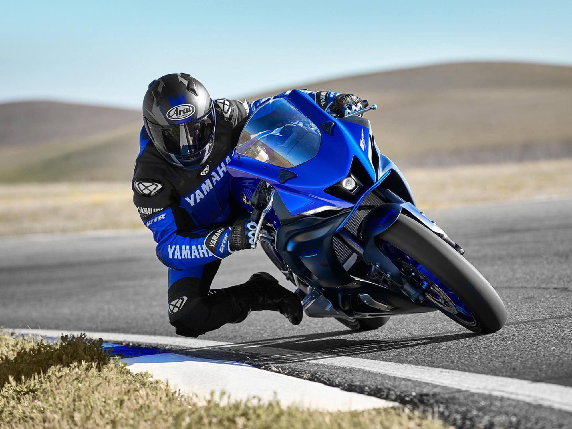 2000x1500 Yamaha YZF R7 First Look