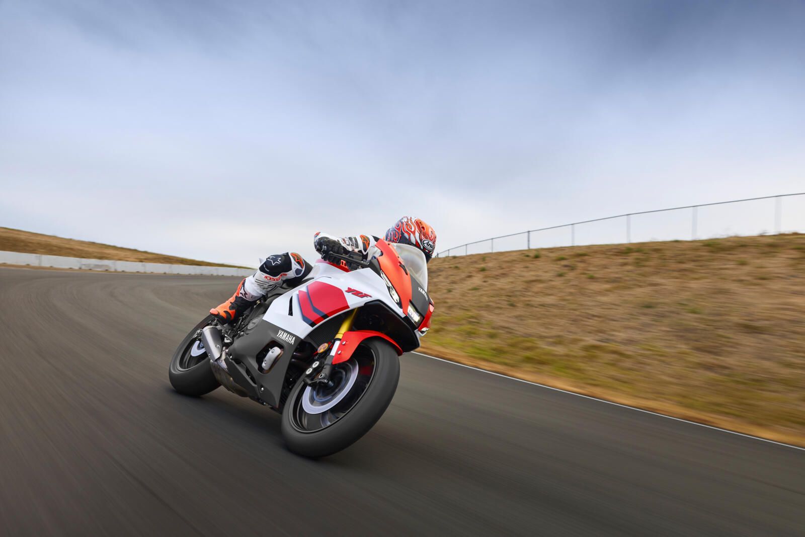 1600x1067 YAMAHA YZF R7 STEPS UP FOR 2026 Rider Magazine