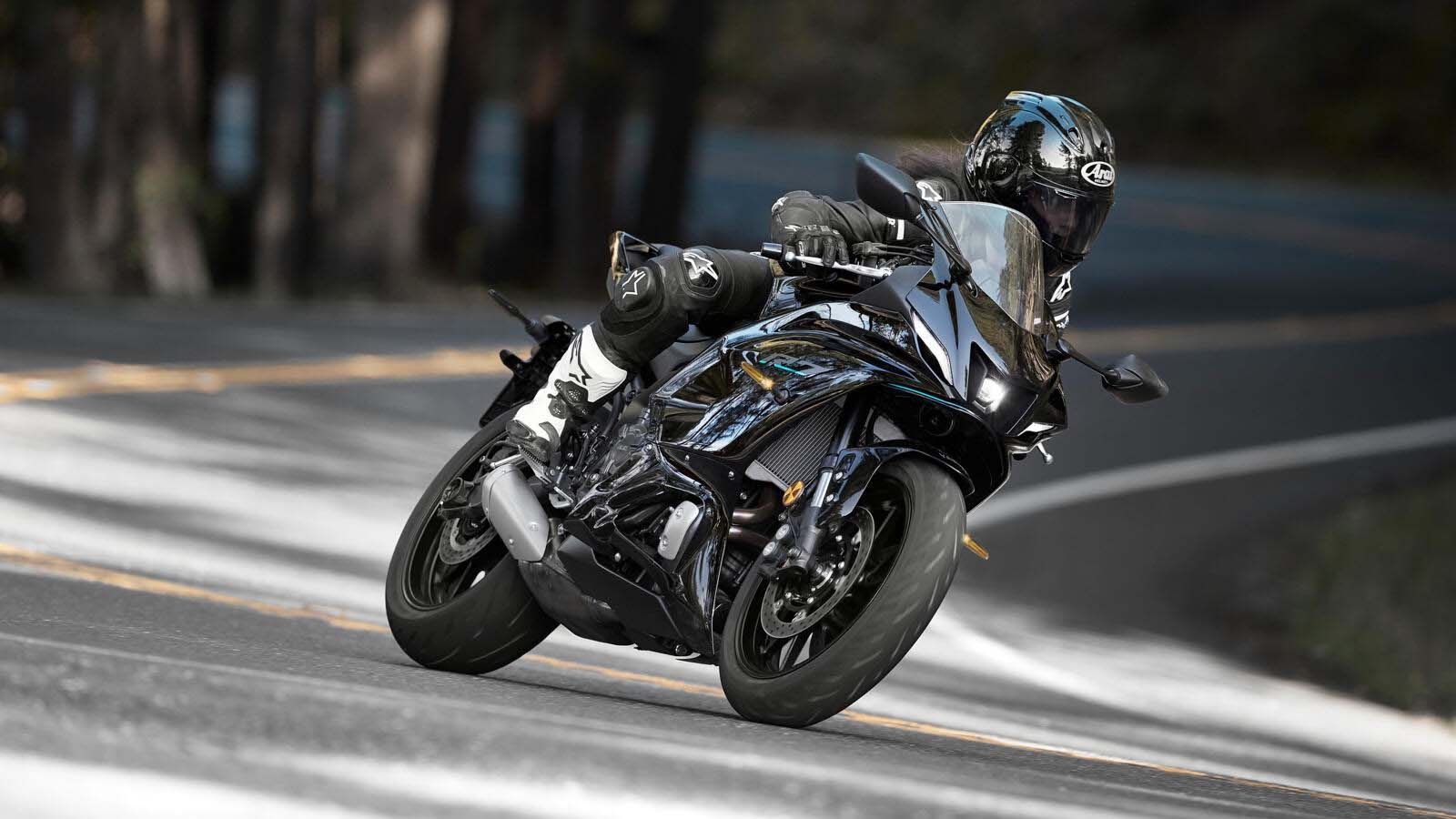 1600x900 Yamaha YZF R7 Returns For The 2022 Model Year & Rubber