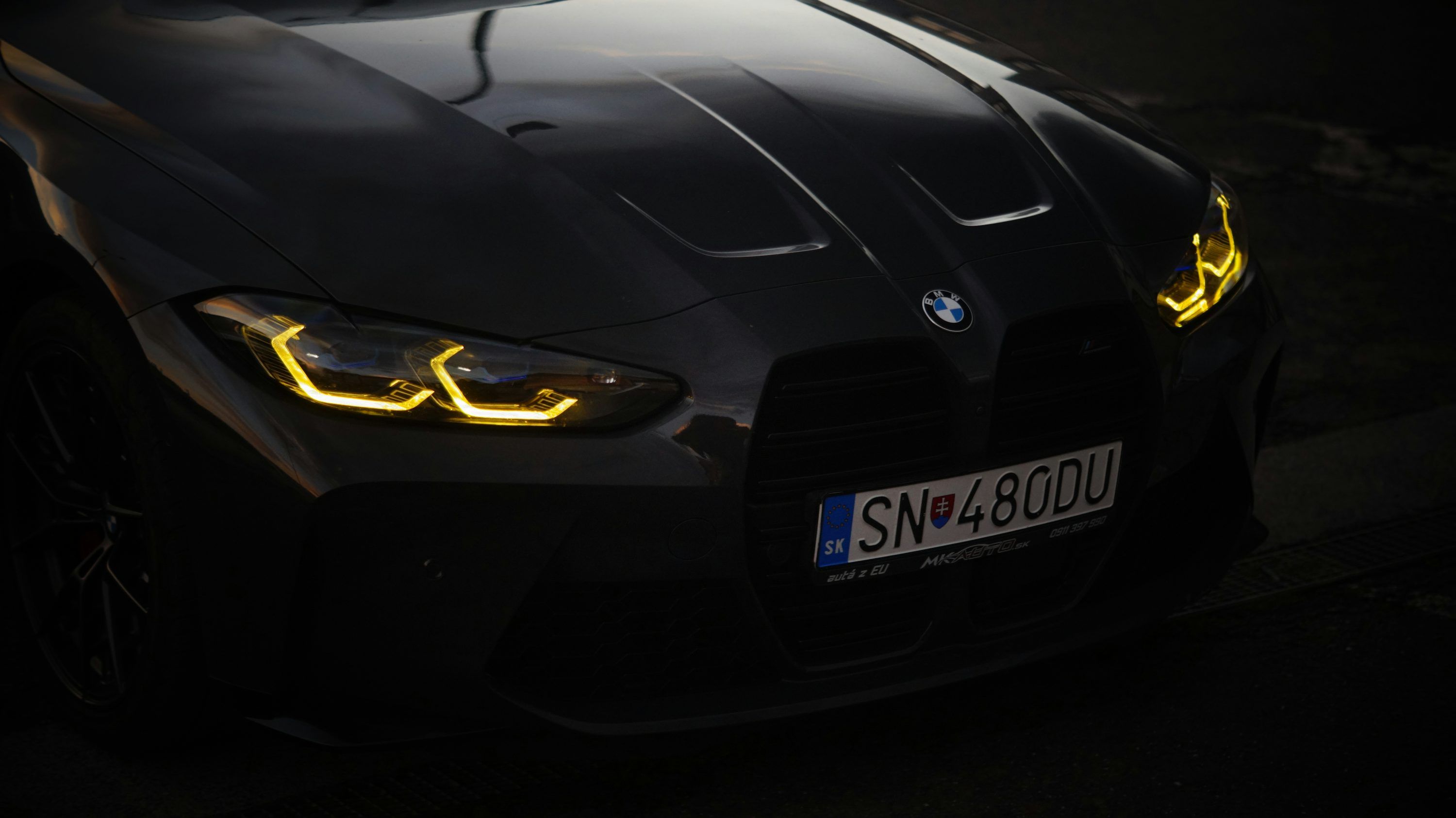 3000x1685 Bmw Headlight Picture. Download Free Image