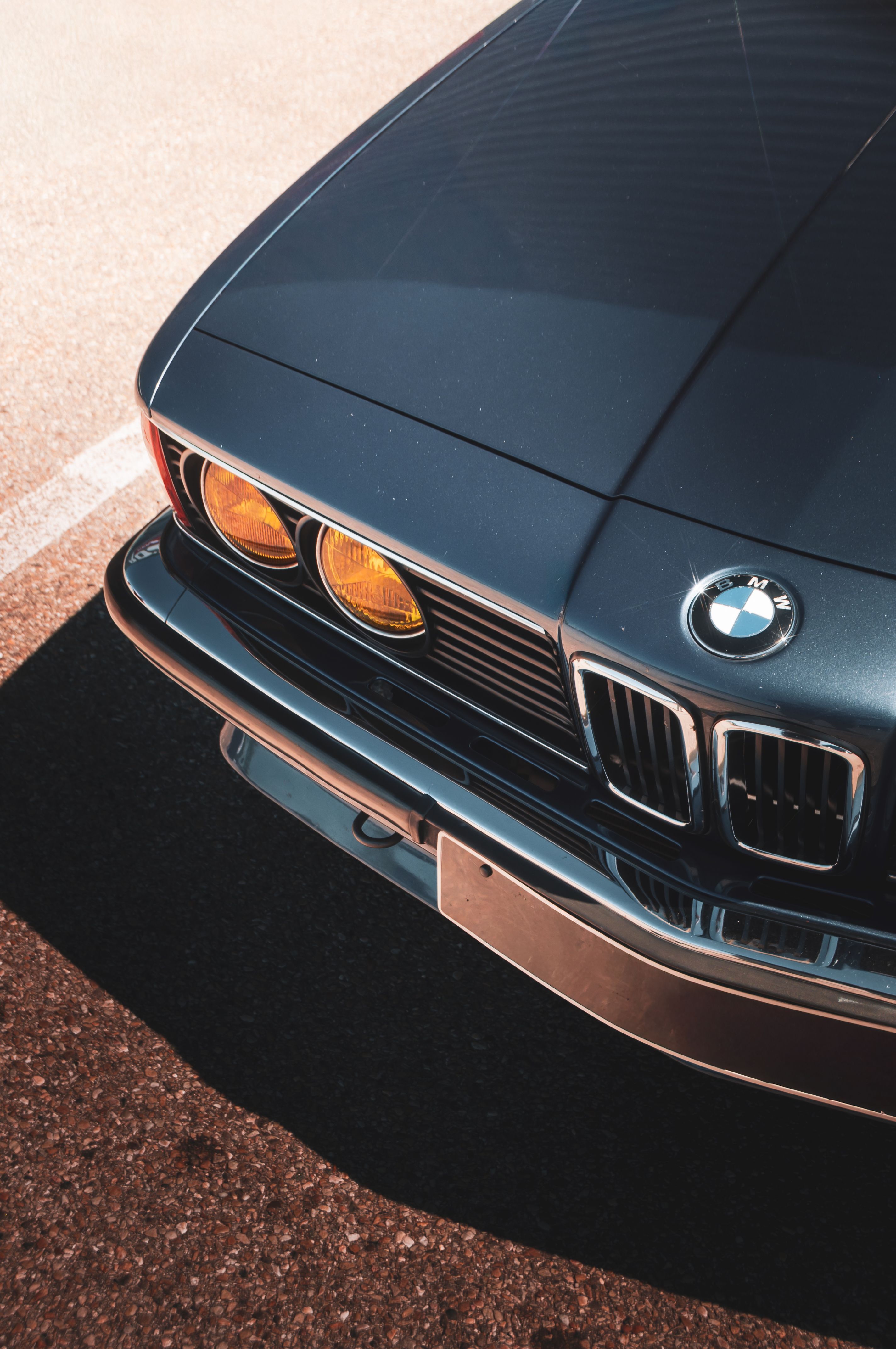 2848x4288 Vintage BMW Car Front View with Yellow Headlights · Free