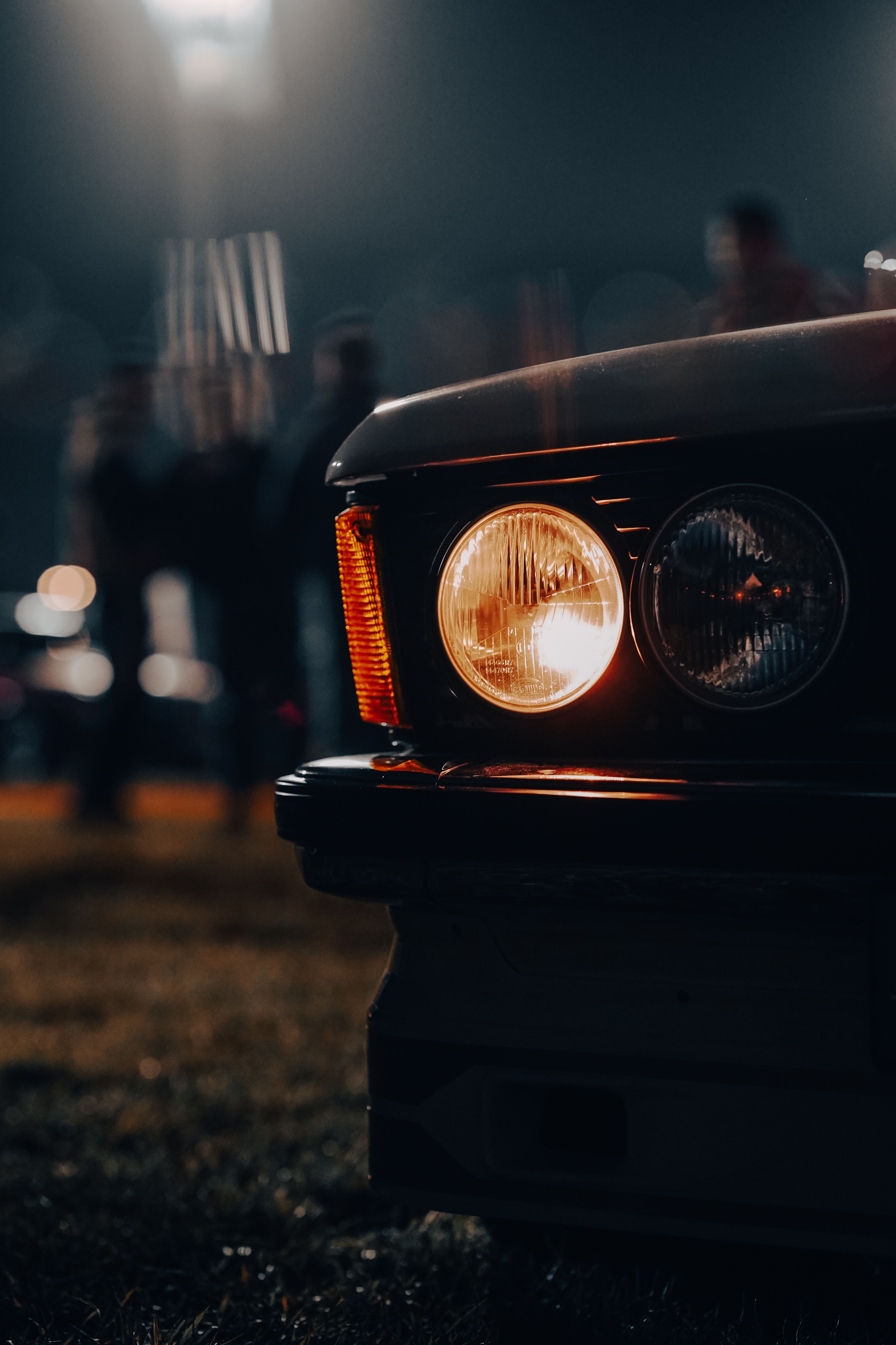 4000x6000 Headlights of Retro Car · Free