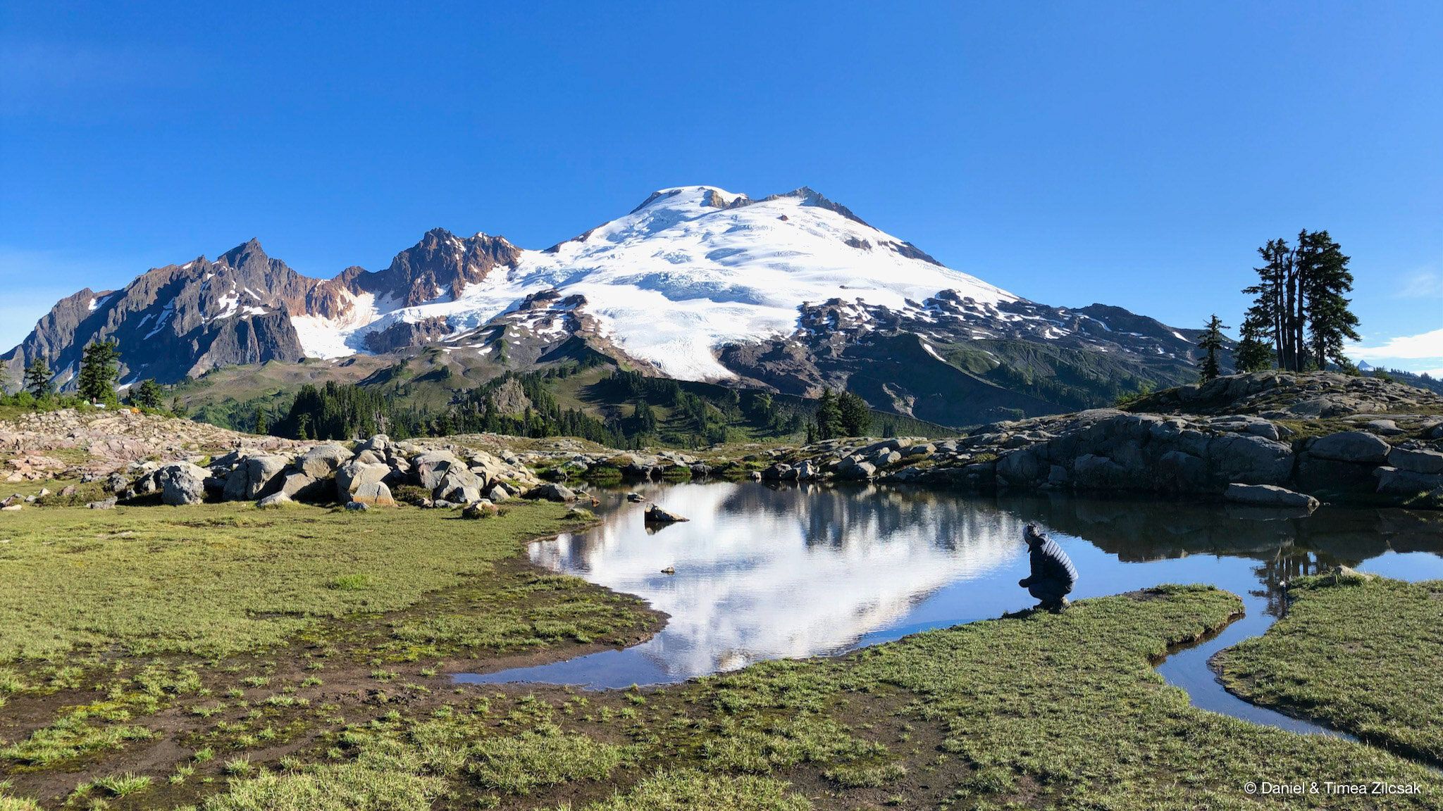 2048x1152 Backpacking Park Butte with Stunning Views of Mount Baker