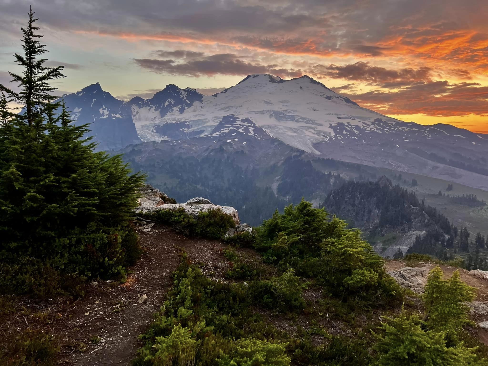 2048x1536 Mount Baker