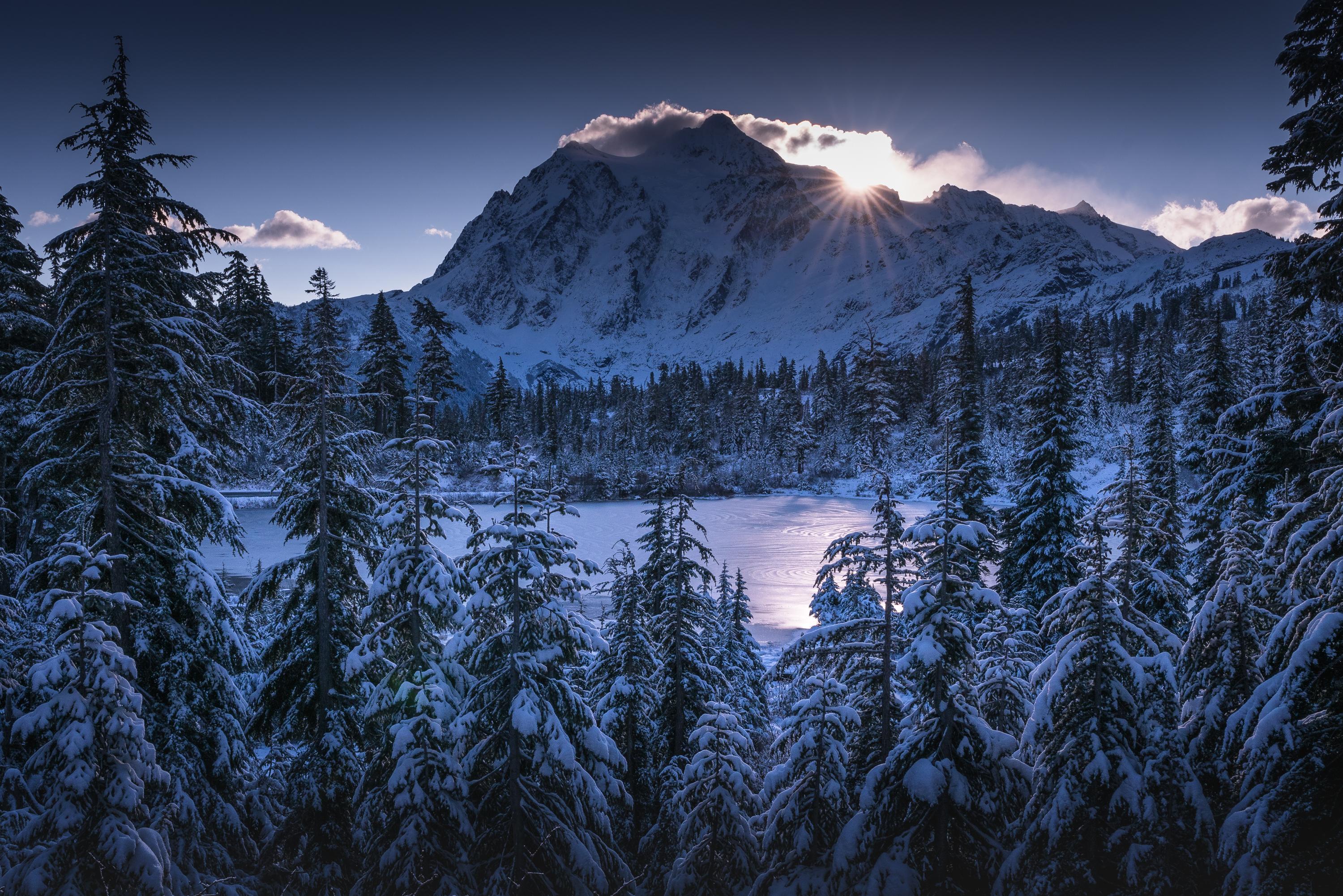 3000x2002 Starting off winter with a bang, Sunrise at Picture Lake, Mount Baker Ski Area [OC] [3000x2002]