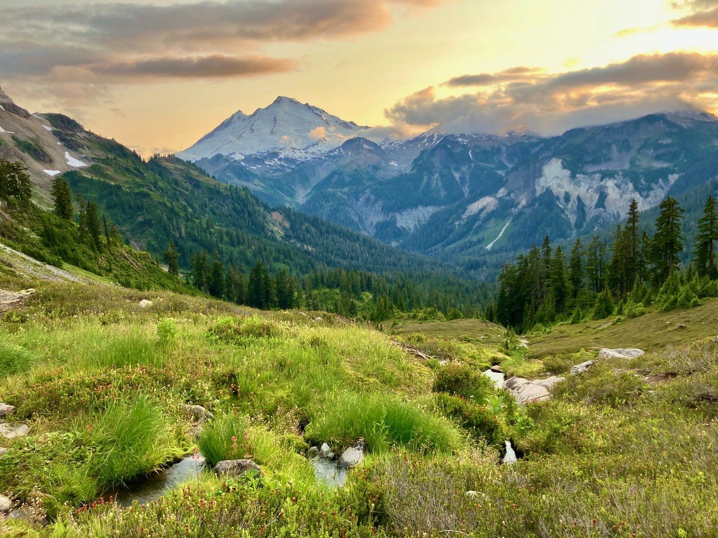 1400x1050 Lake Ann (Mount Baker Highway)
