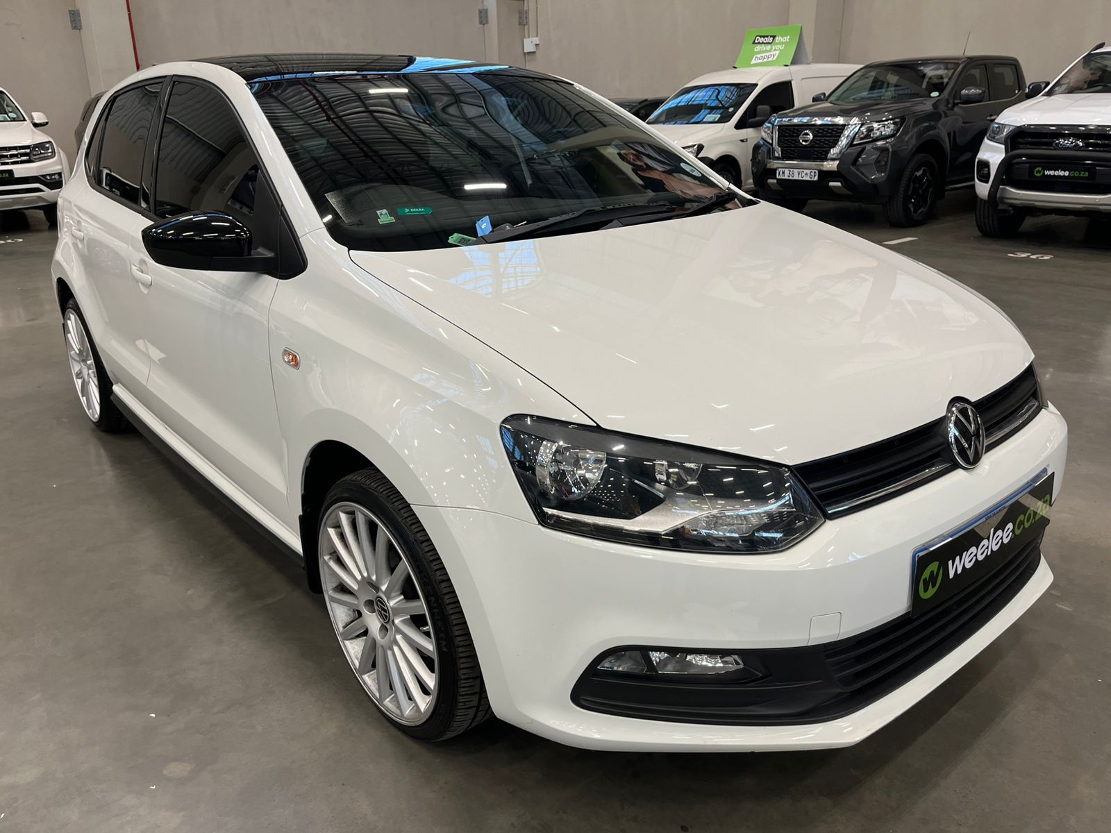 1600x1200 Volkswagen Polo Vivo 1.6 Highlinekm