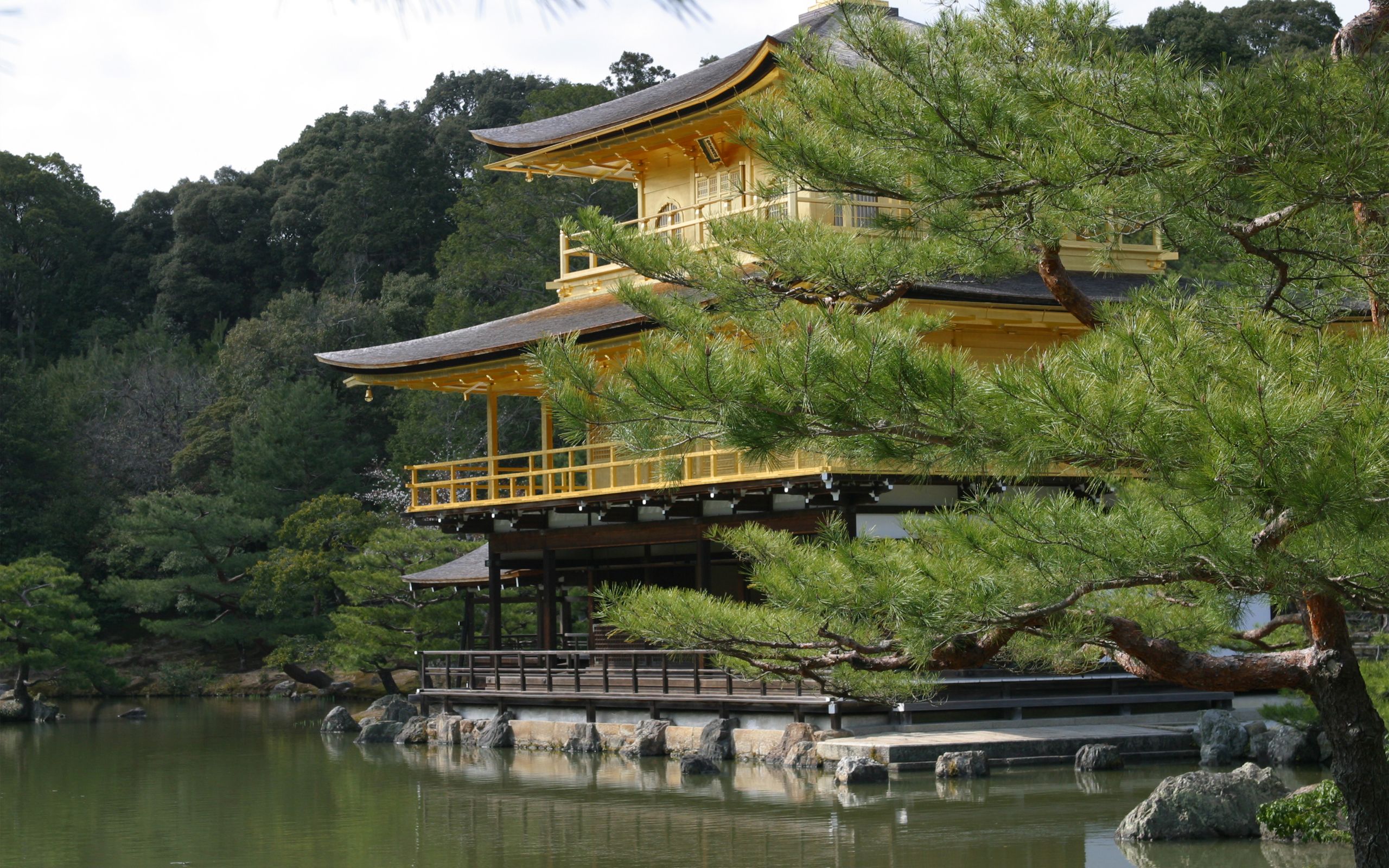 2560x1600 Stunning Japanese Architecture: HD Wallpaper of a Serene Buildingx1600
