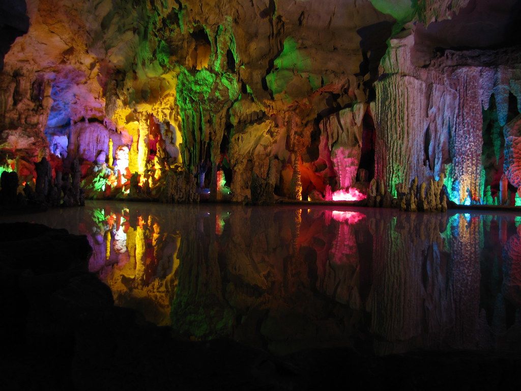1024x768 interior of dragon cave .. @Rk@