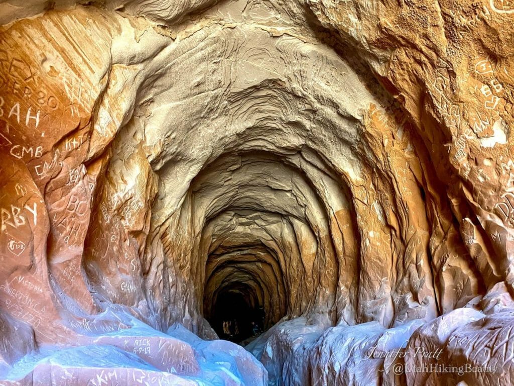 1024x768 Belly of the Dragon