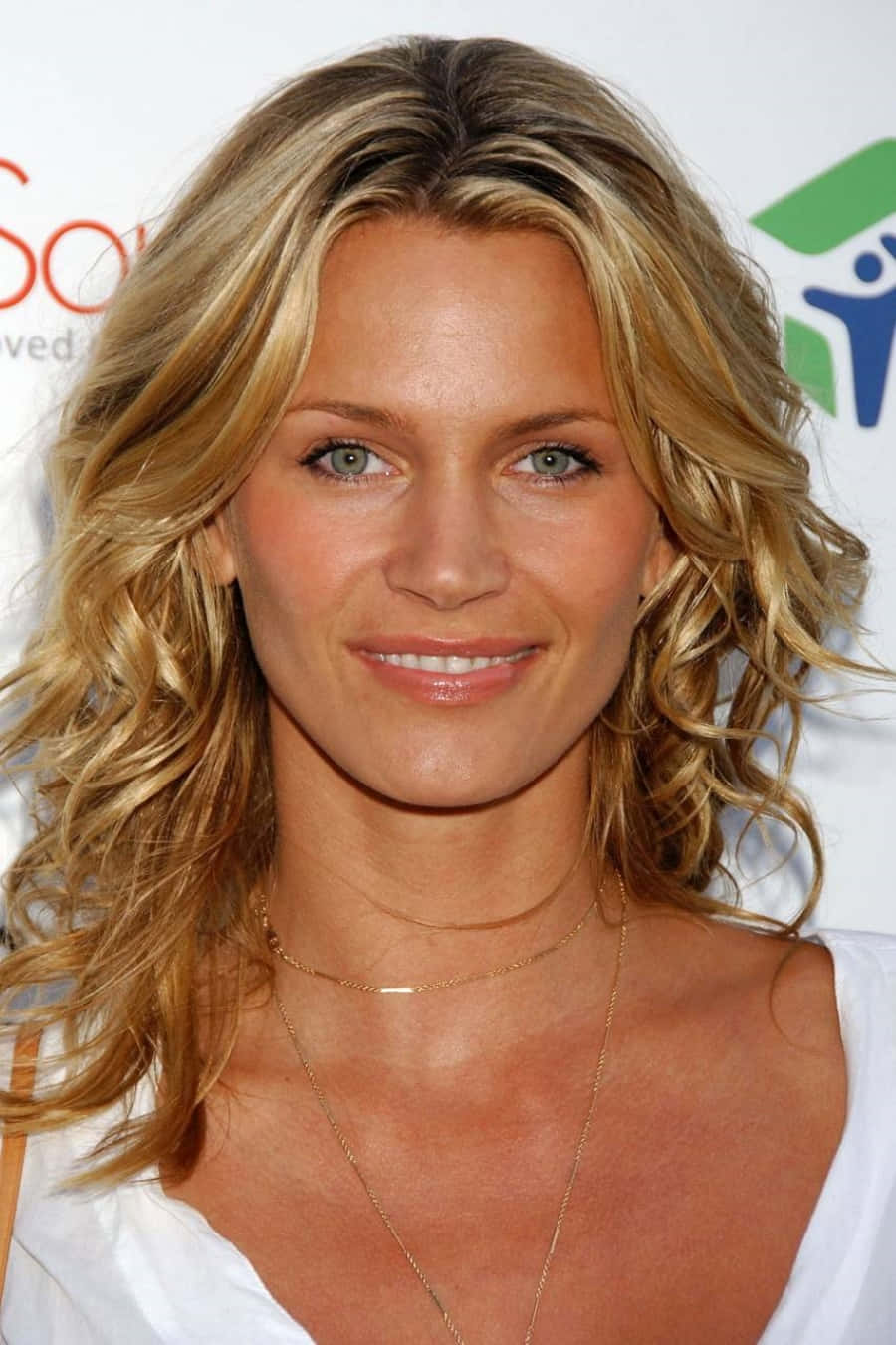 900x1351 Download Natasha Henstridge in a confident pose Wallpaper