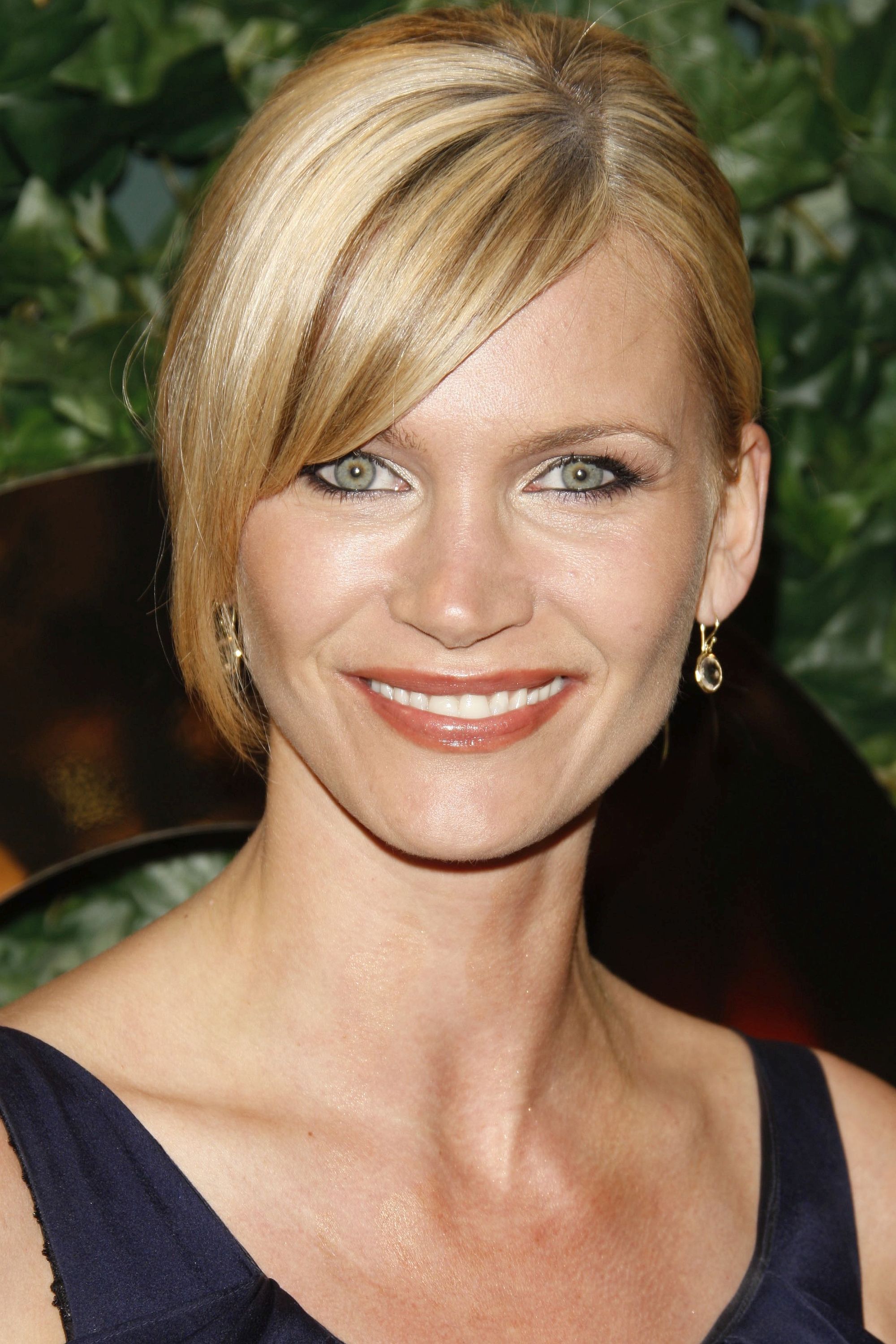 2000x3000 Natasha Henstridge Image