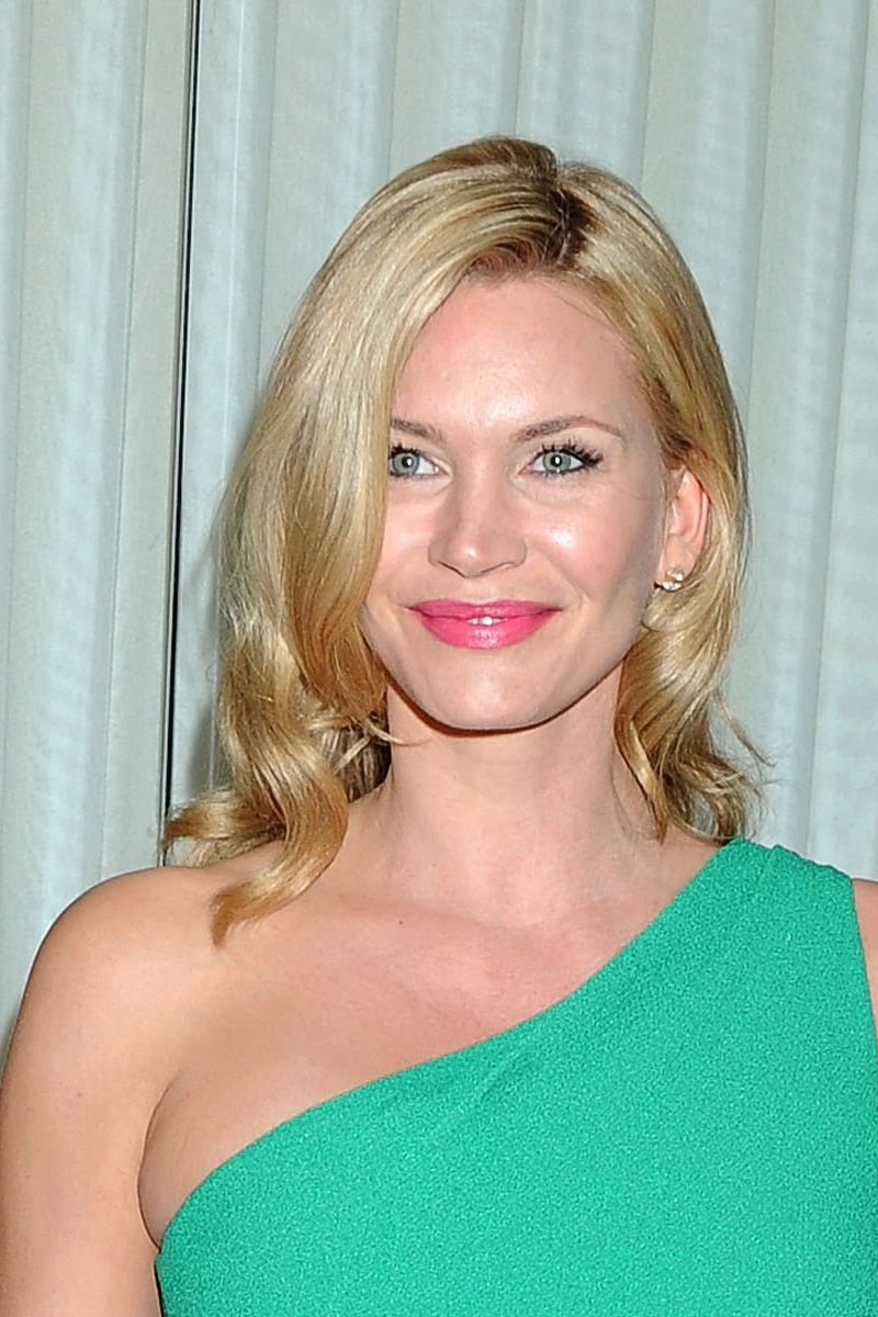 800x1200 Natasha Henstridge Image