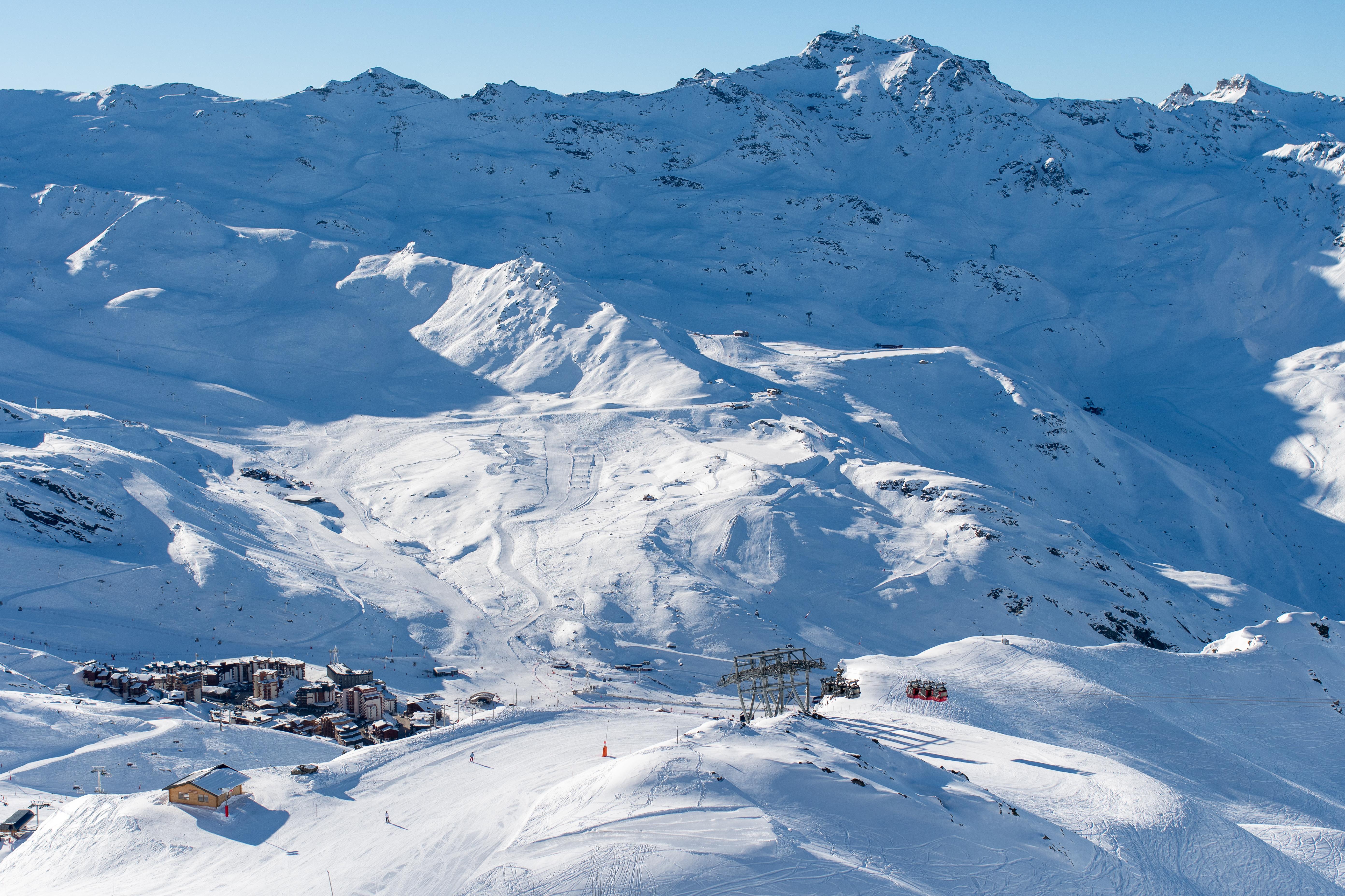 5568x3712 Stay in Val Thorens, skiing, relaxation and stunning scenery