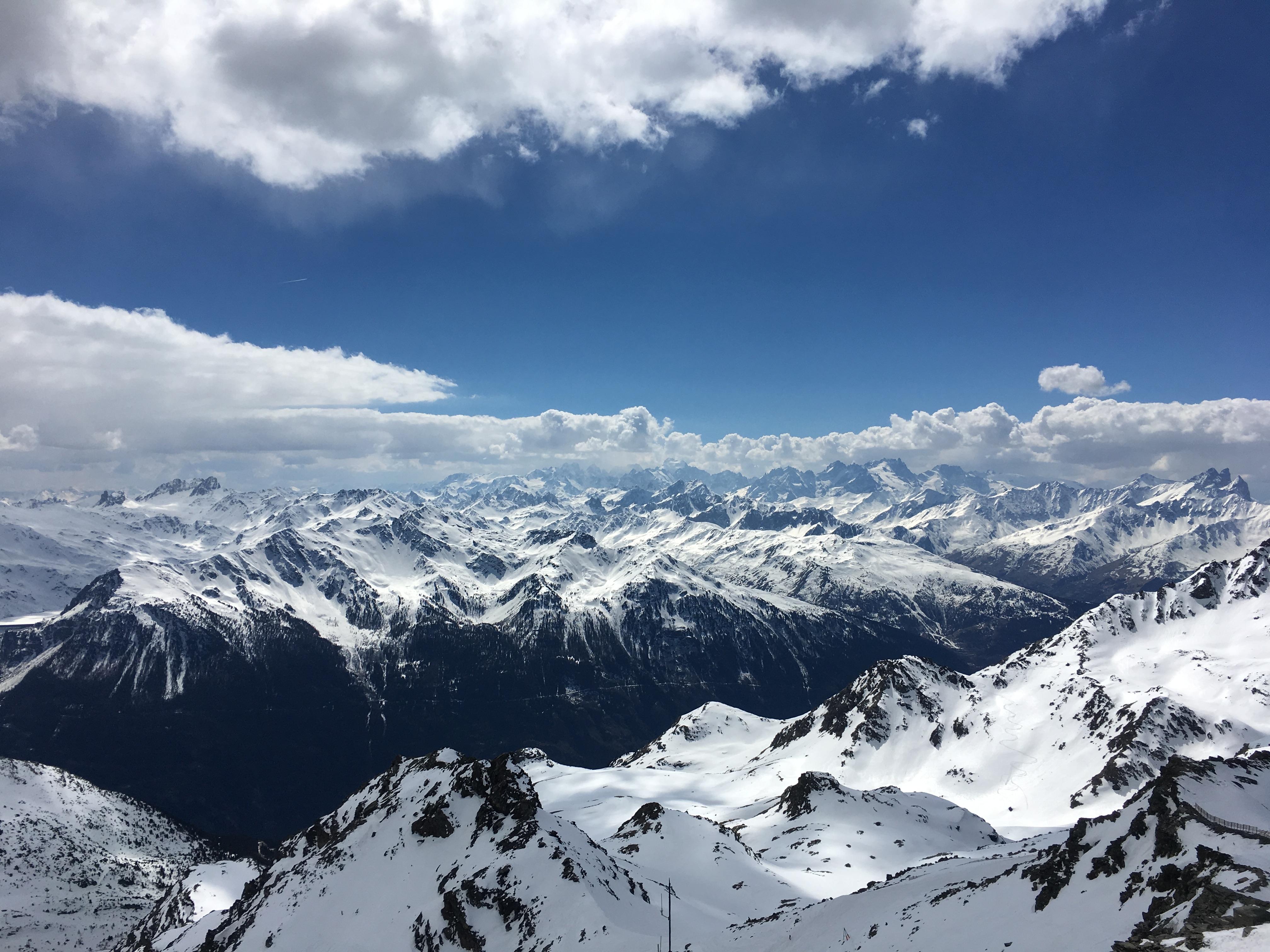 4032x3024 peak view from the summit of Val Thorens, France [OC] [1334x750]
