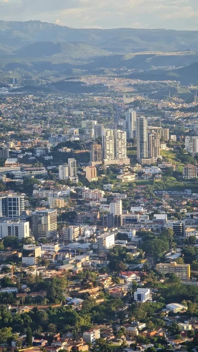 675x1200 Tegucigalpa, Honduras