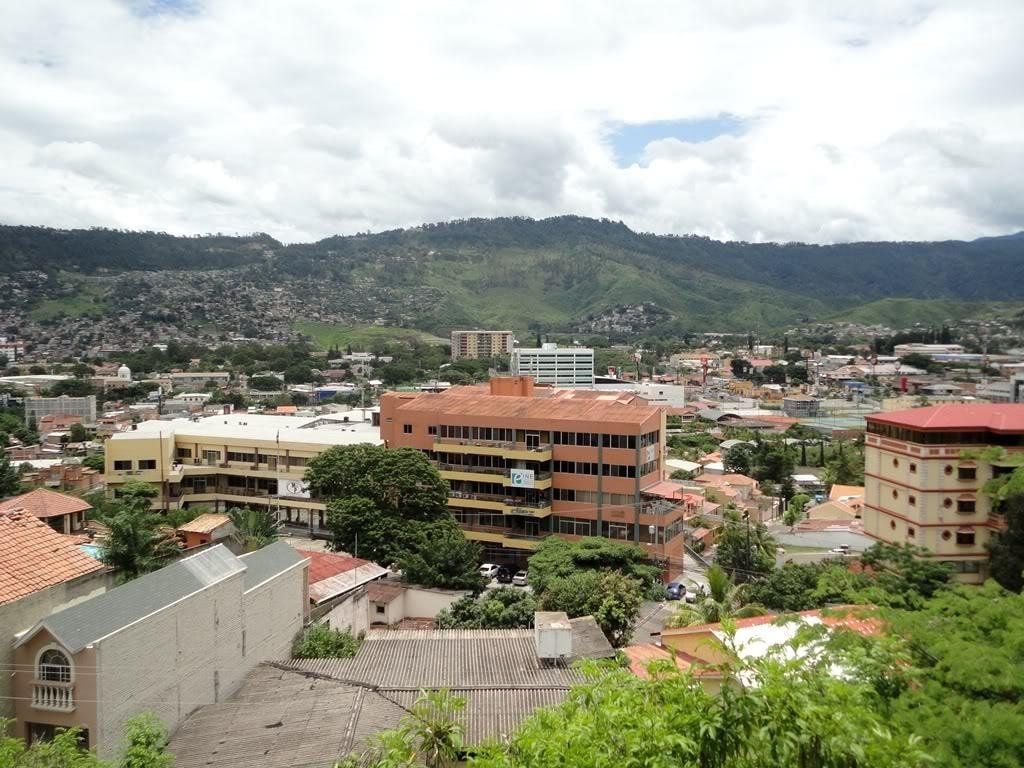 1024x768 Tegucigalpa charm meets modern politics at 250 feet