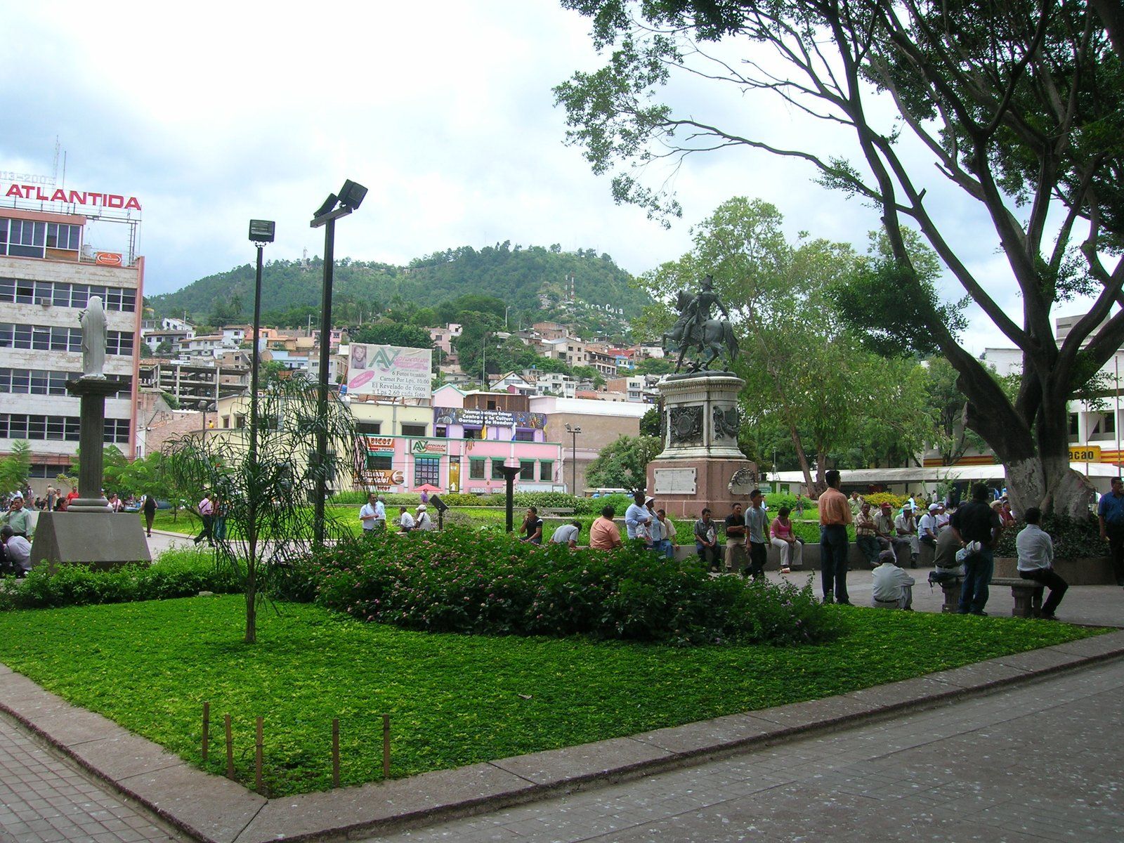 1600x1200 Tegucigalpa charm meets modern politics at 250 feet