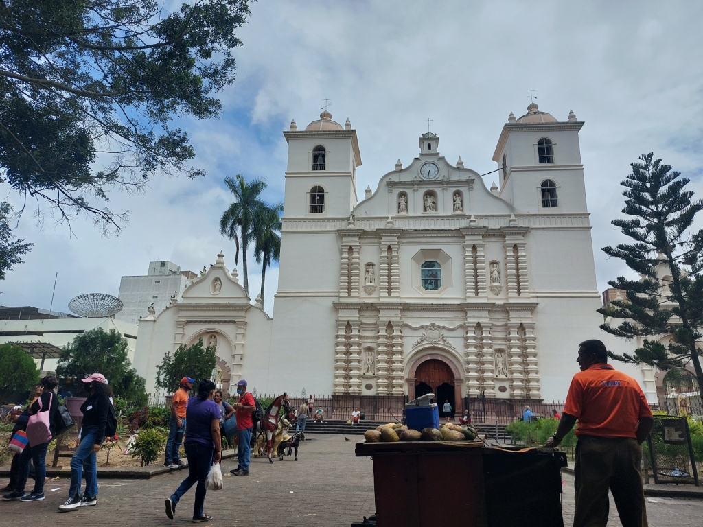 1024x768 Tegucigalpa, Honduras Capital. Safety & Tips for Backpackers