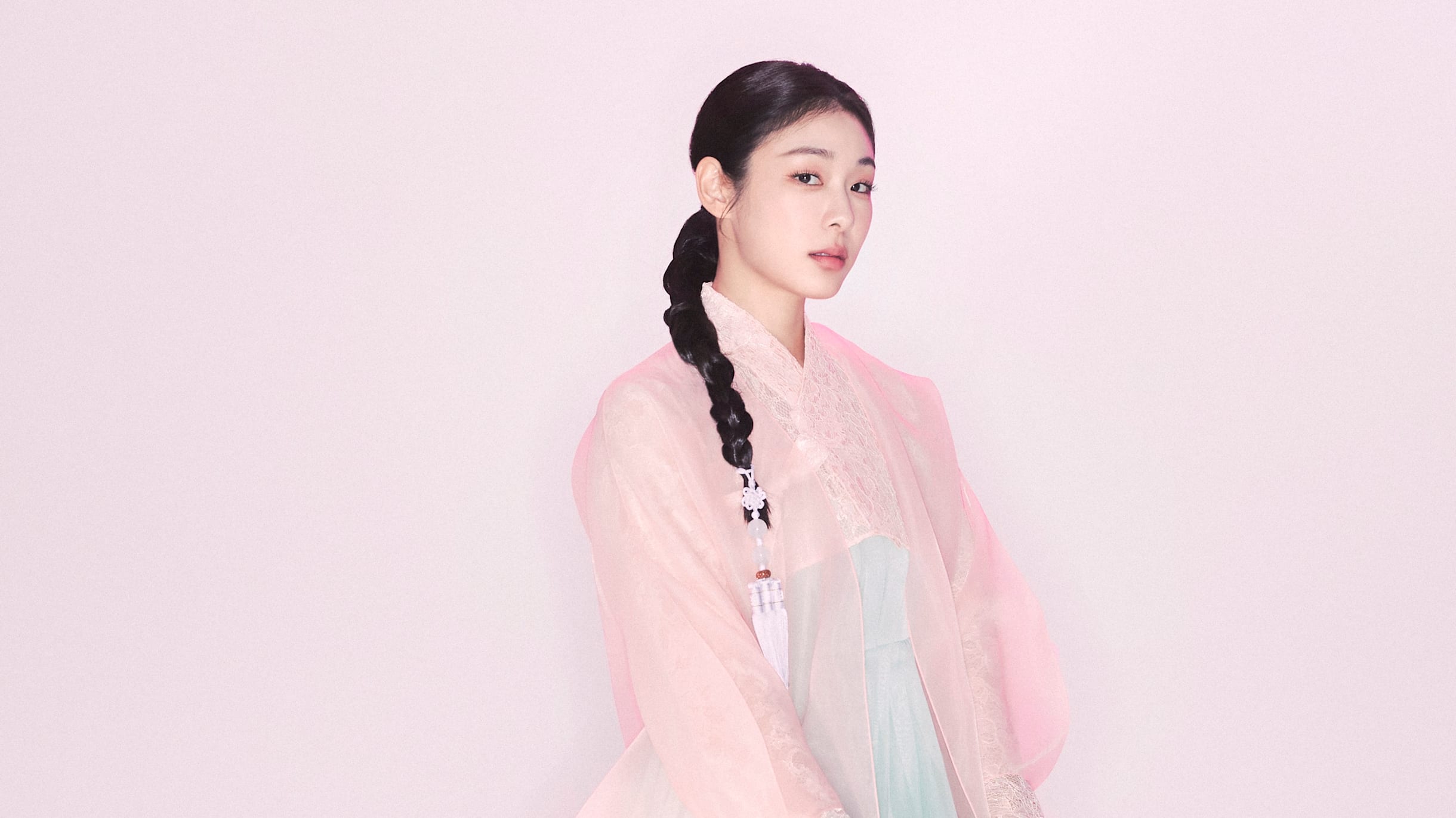 2440x1372 Figure skating star Yuna Kim headlines London Fashion week