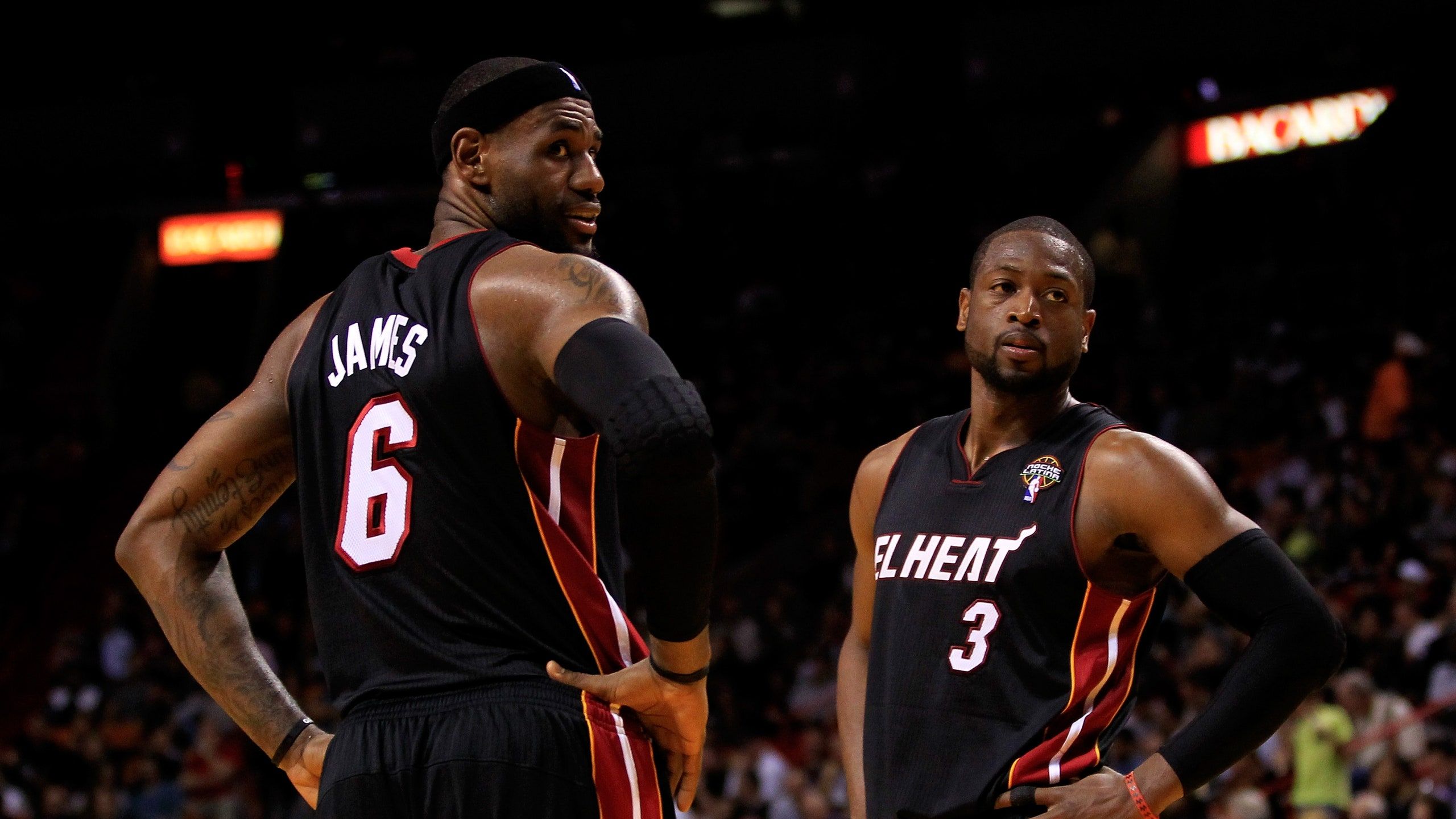 2560x1440 Lebron James And Dwayne Wade Wallpaper