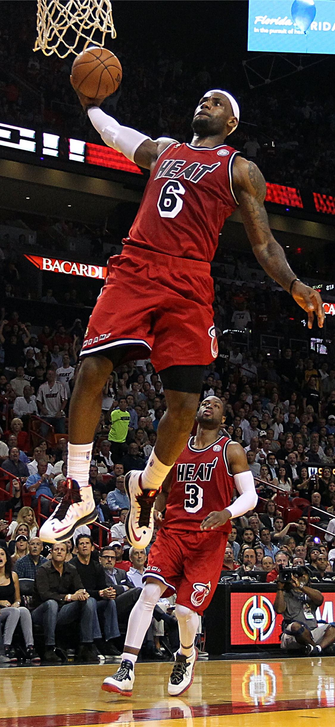1125x2436 Lebron James And Dwayne Wade Wallpaper