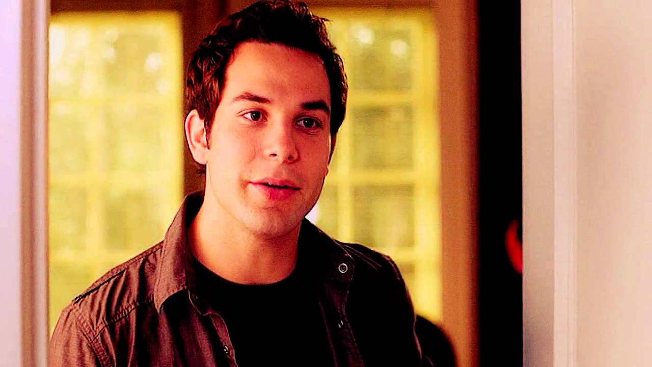 1280x720 Skylar Astin