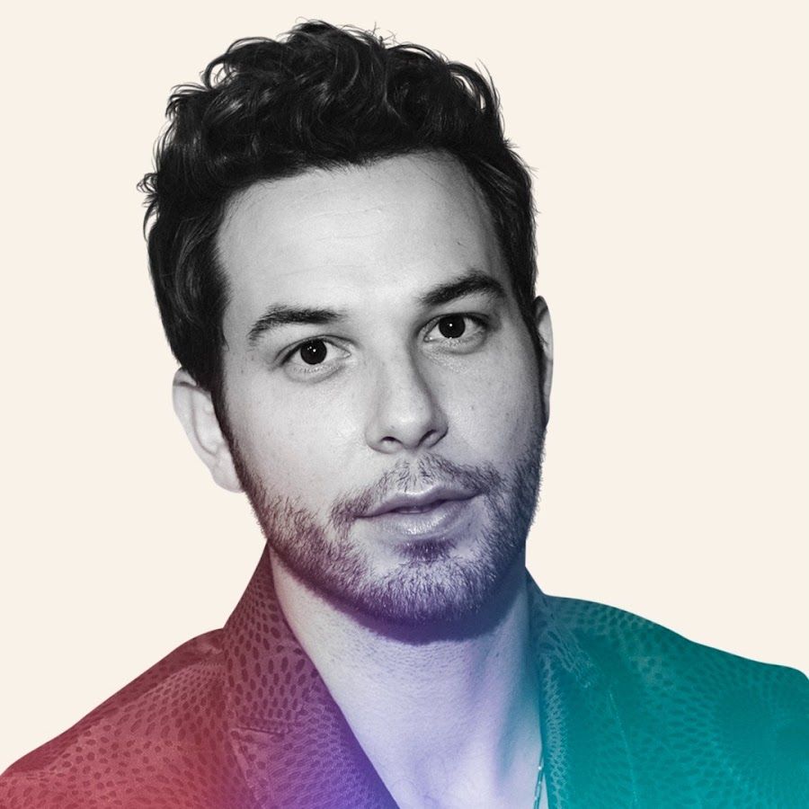900x900 Skylar Astin