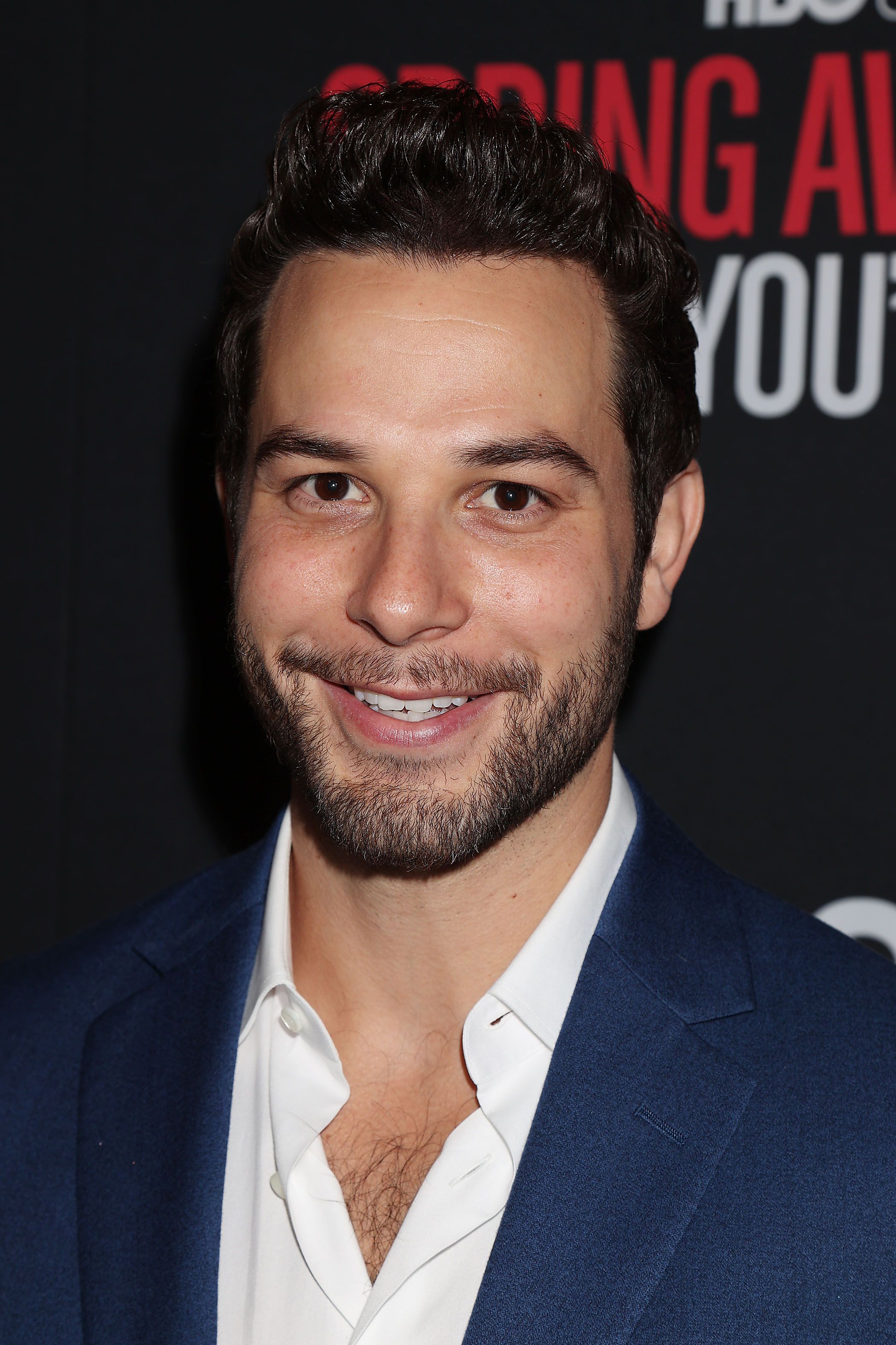 2100x3150 Skylar Astin