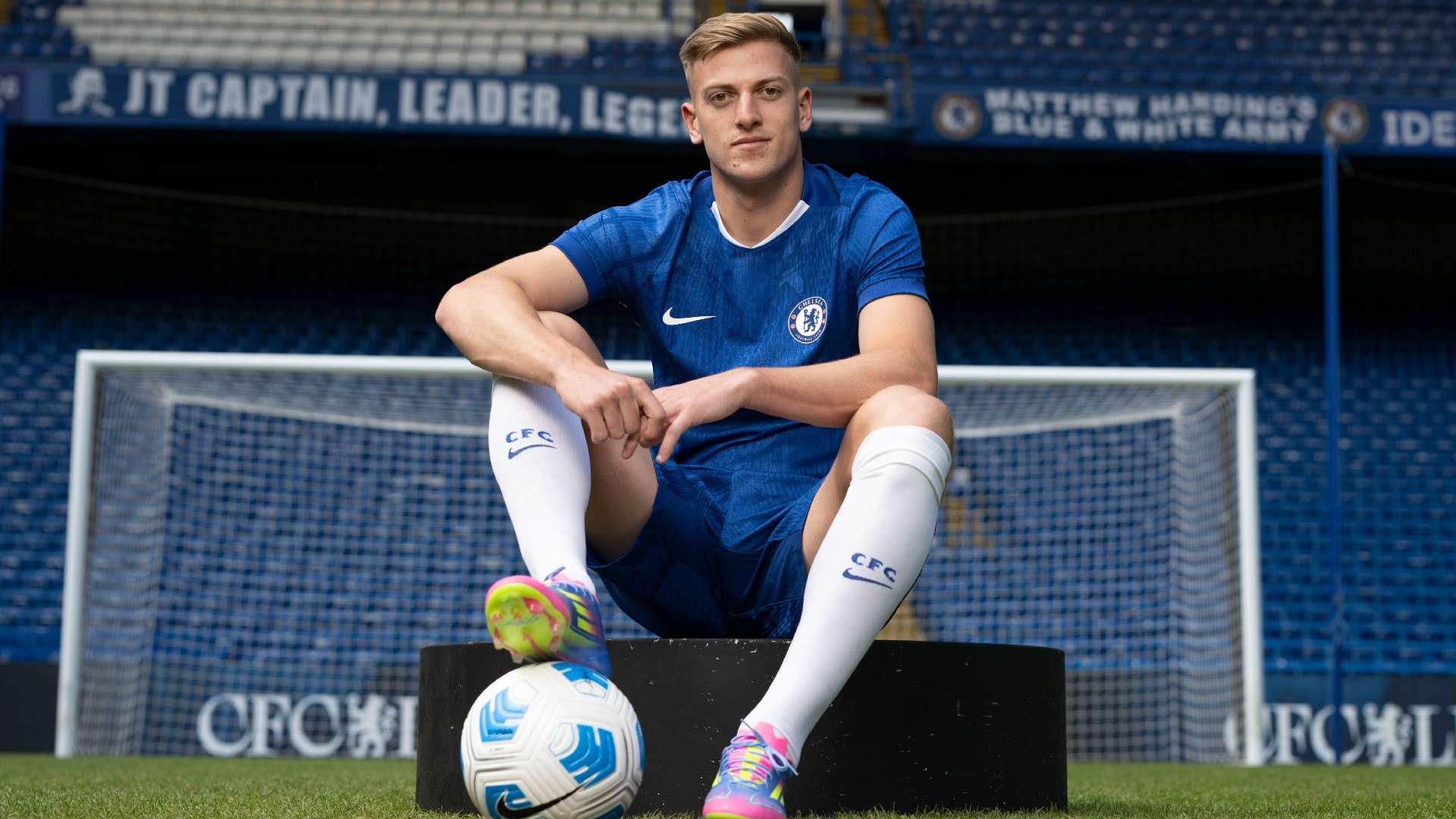1920x1080 Chelsea confirm £30m Liam Delap arrival from relegated Ipswich after seeing off transfer competition from Man Utd. Goal.com US