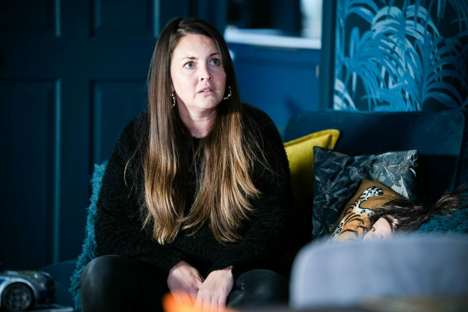 1500x1000 Lacey Turner fans distracted by her wallpaper as she shares pic of kids