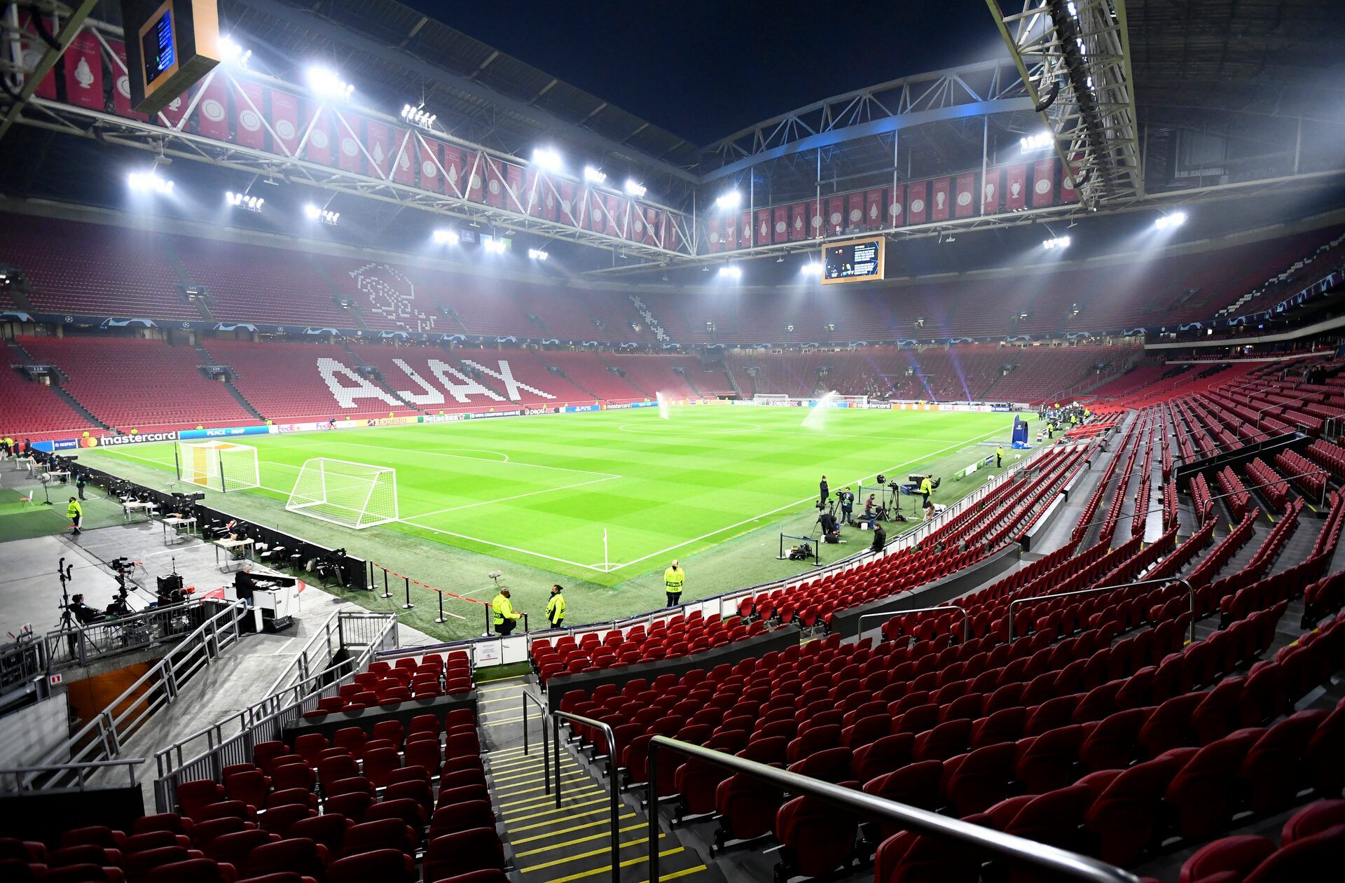 1920x1261 Ajax ban signs asking players for their shirts